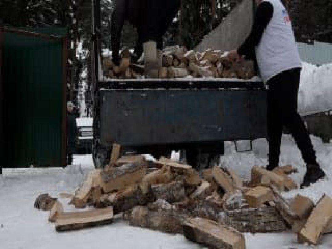 СВО, военнослужащий, дрова, помощь людям,