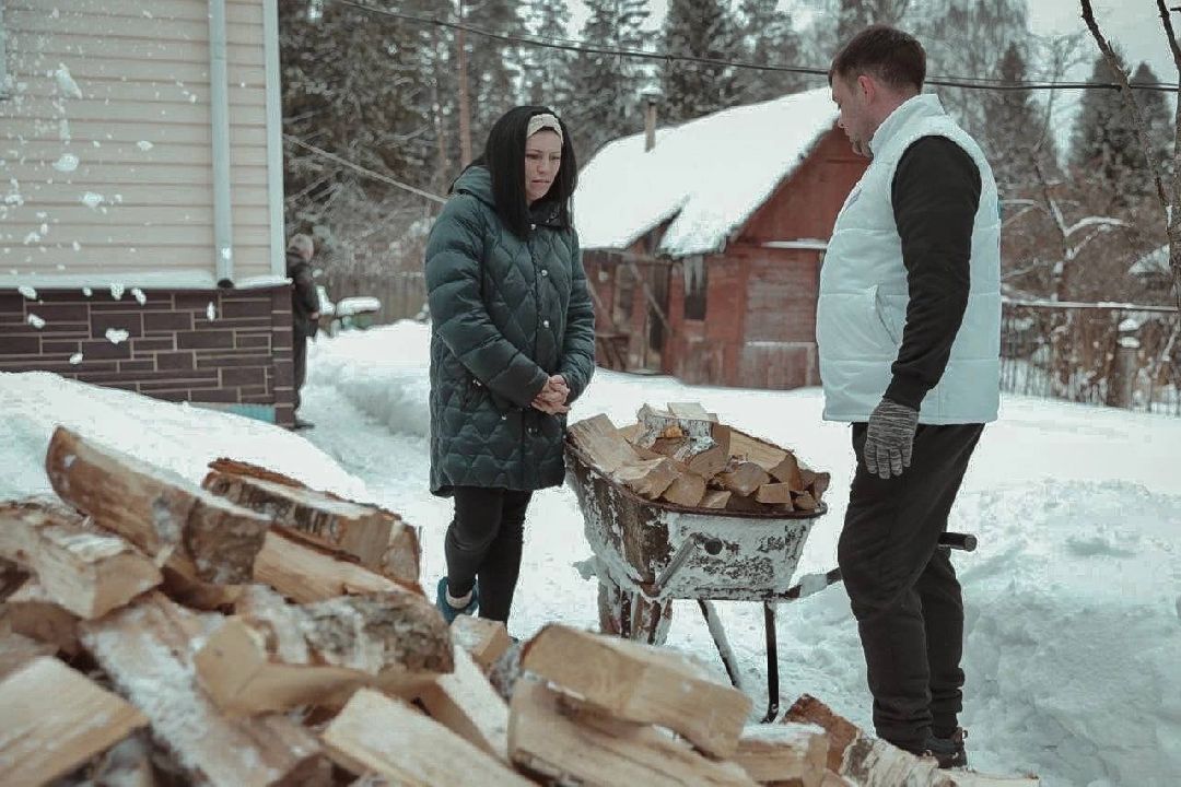 СВО, военнослужащий, дрова, помощь людям,