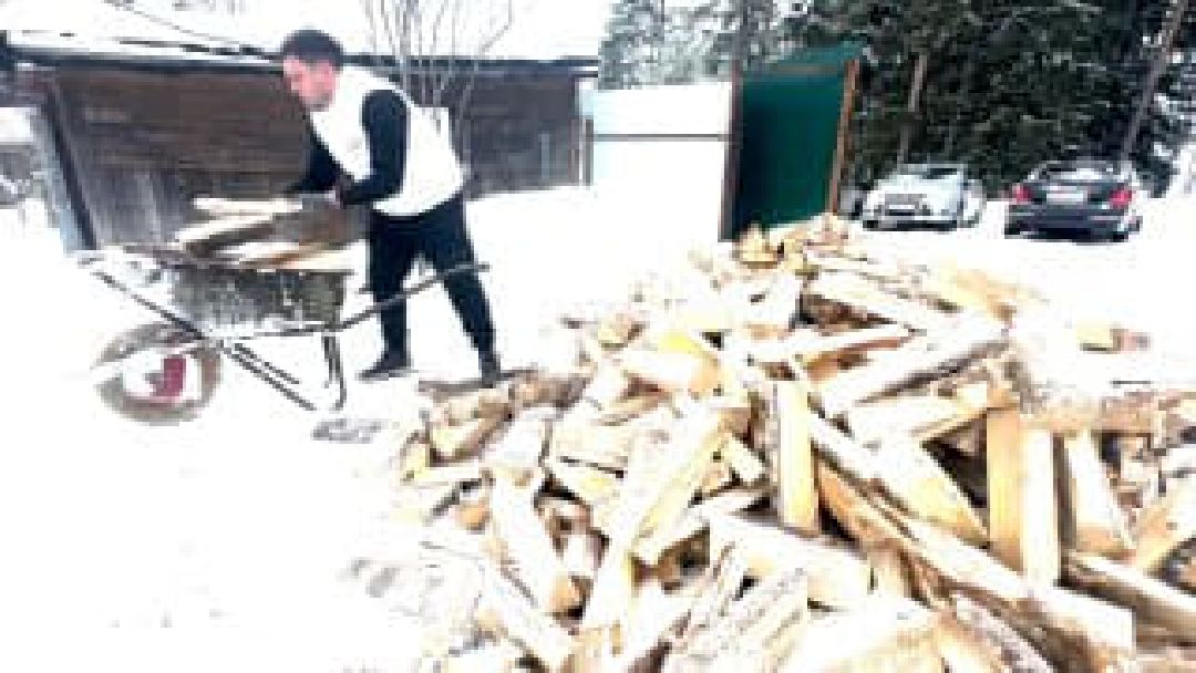 СВО, военнослужащий, дрова, помощь людям,