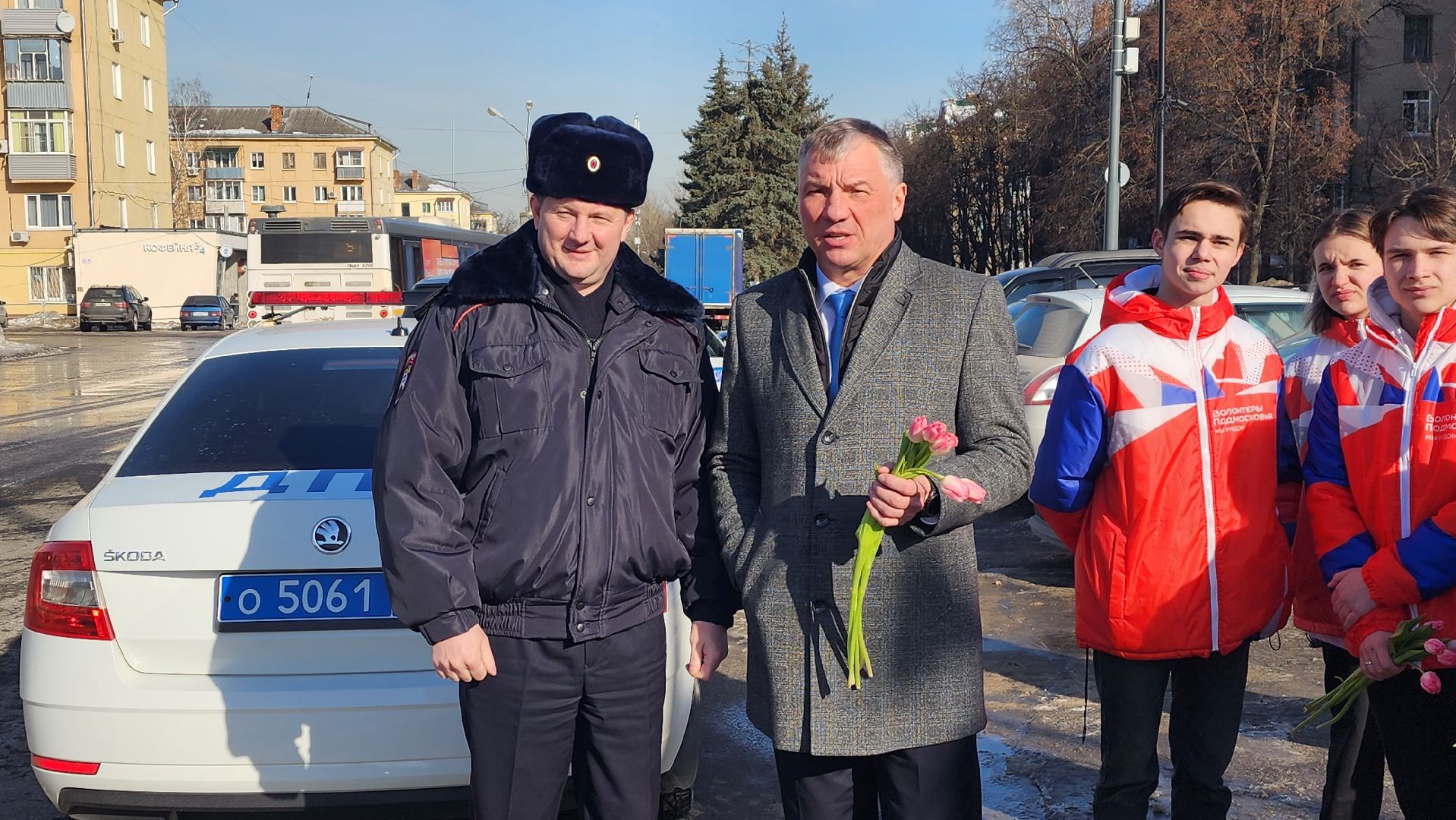 акция, борис аубакиров, Цветы для автоледи, Алексей Семиглядов, молодая гвардия, тюльпаны, 8 марта,