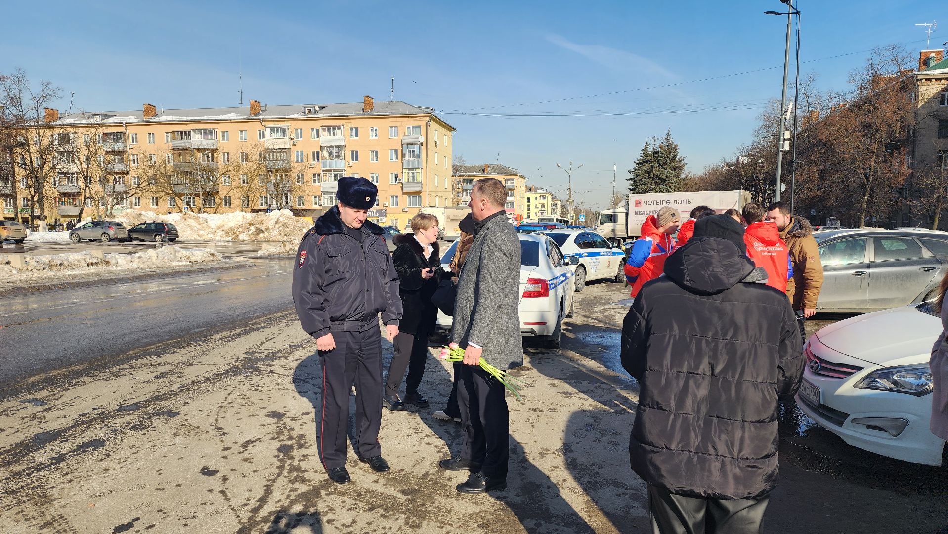 акция, борис аубакиров, Цветы для автоледи, Алексей Семиглядов, молодая гвардия, тюльпаны, 8 марта,