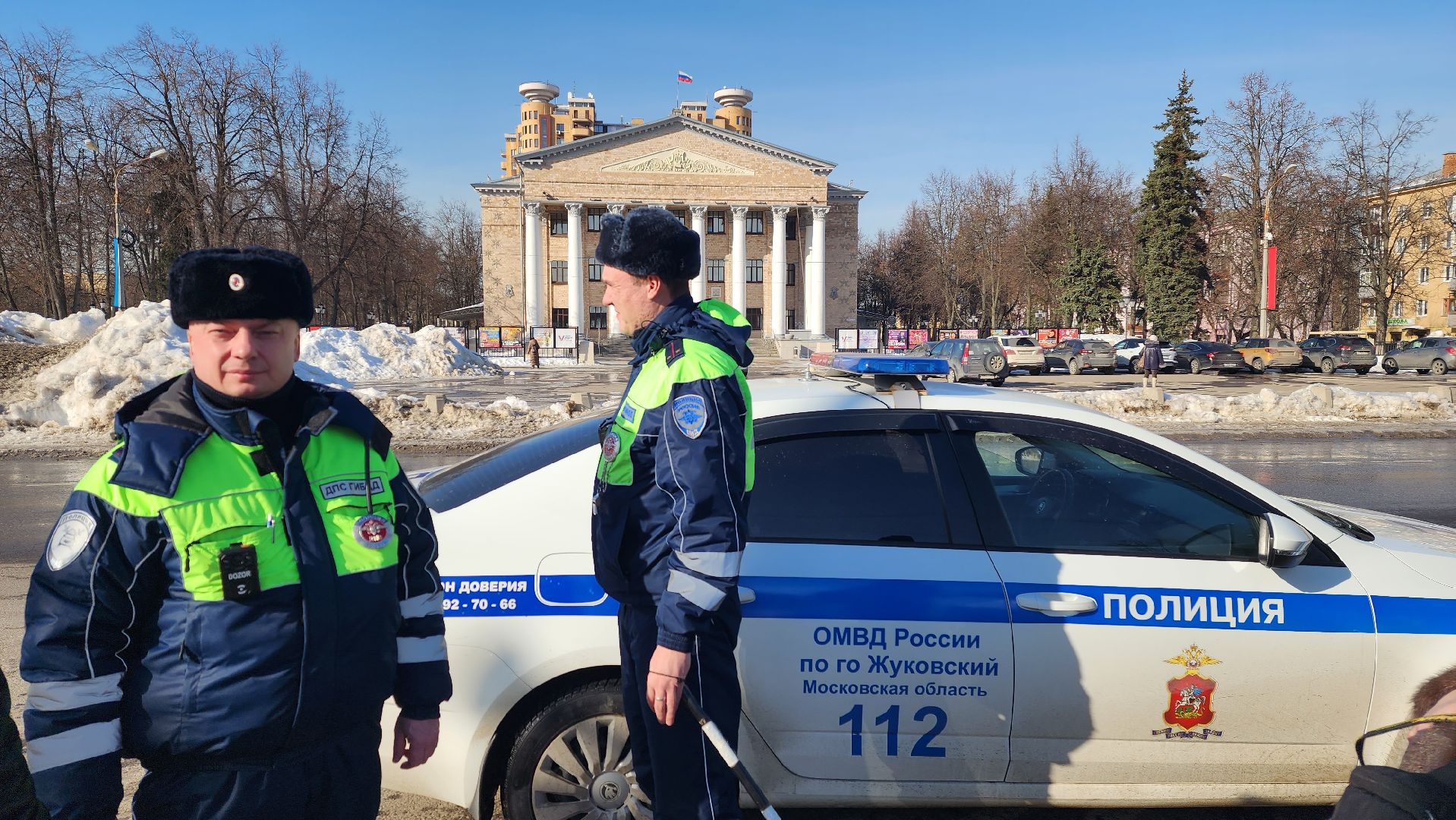 акция, борис аубакиров, Цветы для автоледи, Алексей Семиглядов, молодая гвардия, тюльпаны, 8 марта,