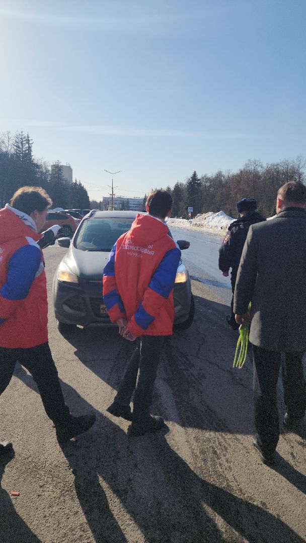 акция, борис аубакиров, Цветы для автоледи, Алексей Семиглядов, молодая гвардия, тюльпаны, 8 марта,