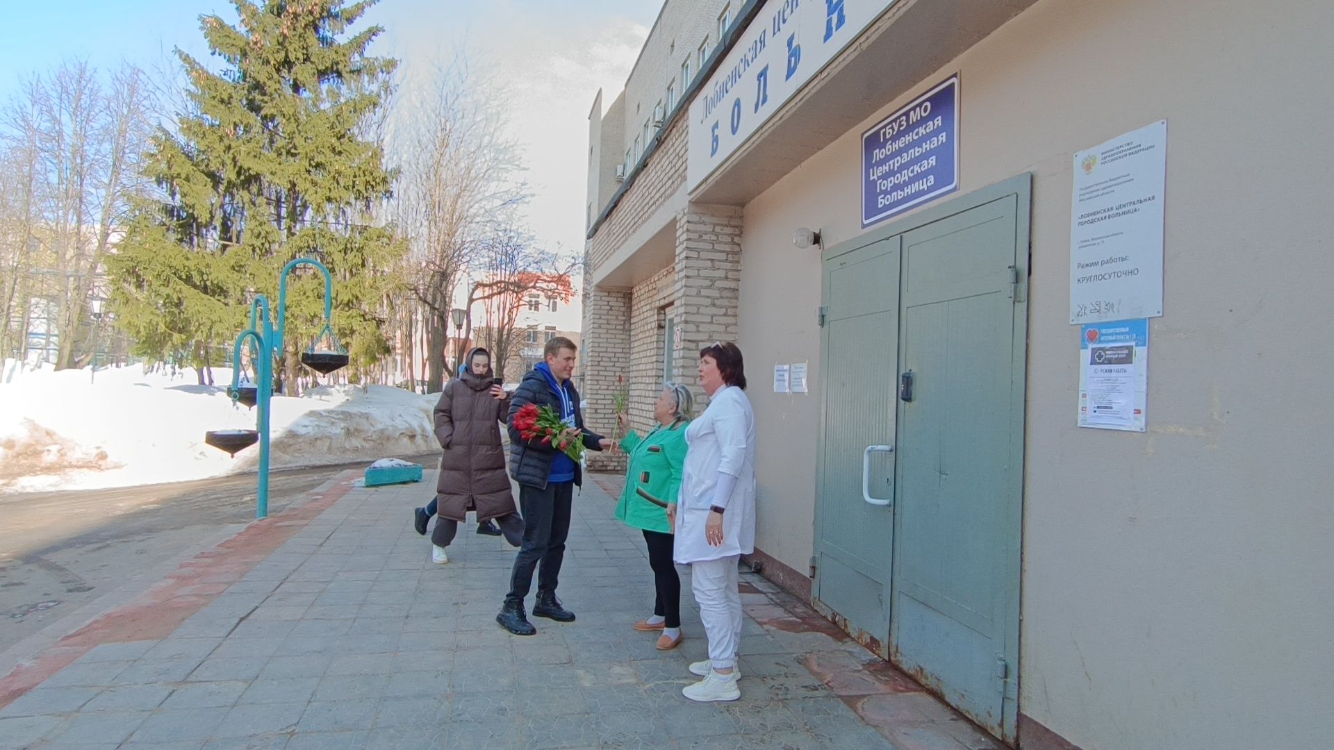 8 марта, молодая гвардия, лобня, тюльпаны,