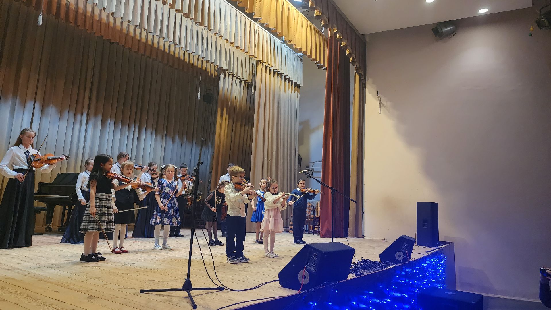 долгопрудный, дши, сценический дебют, первоклашки,