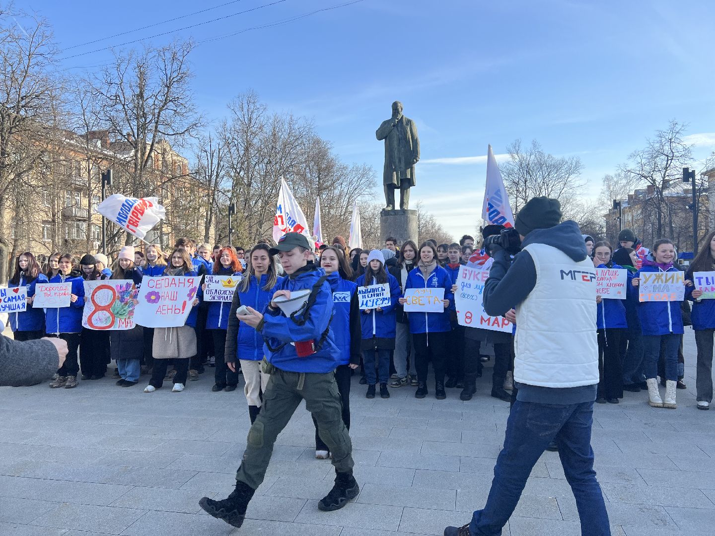 поздравления, 8 марта, праздничное шествие, подарки, цветы, тюльпаны, Жуковский,