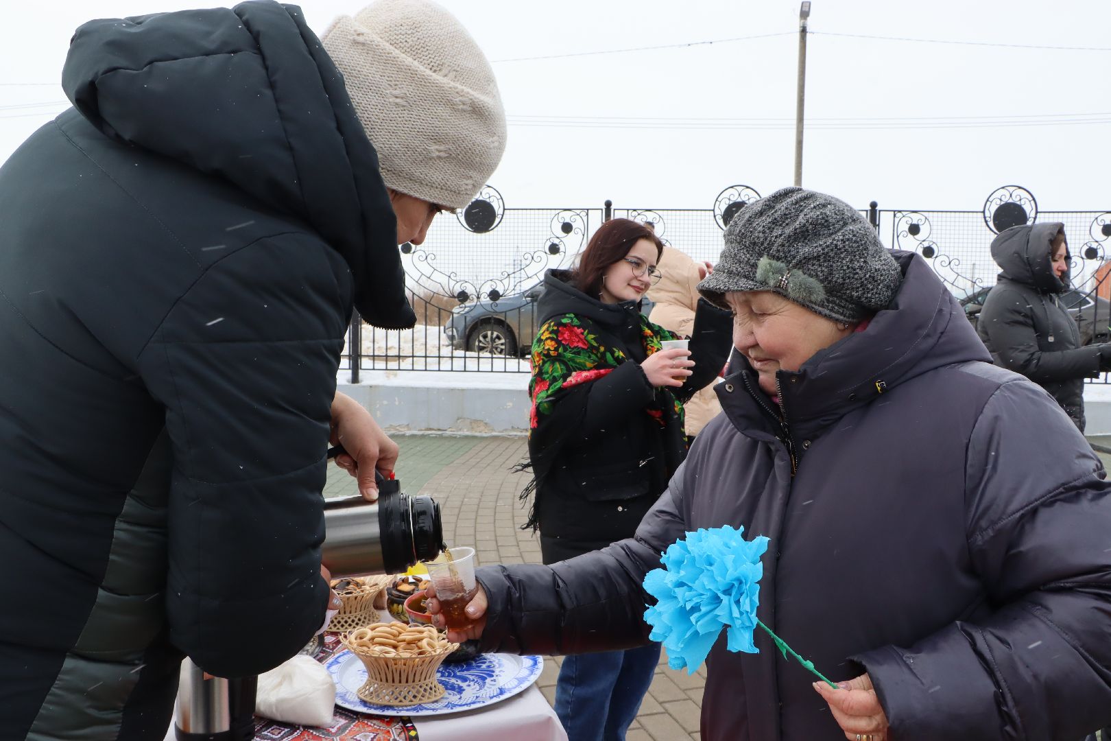 8 марта, парк Серебряный, Серебряыне Пруды, Международный женсий день, Весна цветы и комплименты,