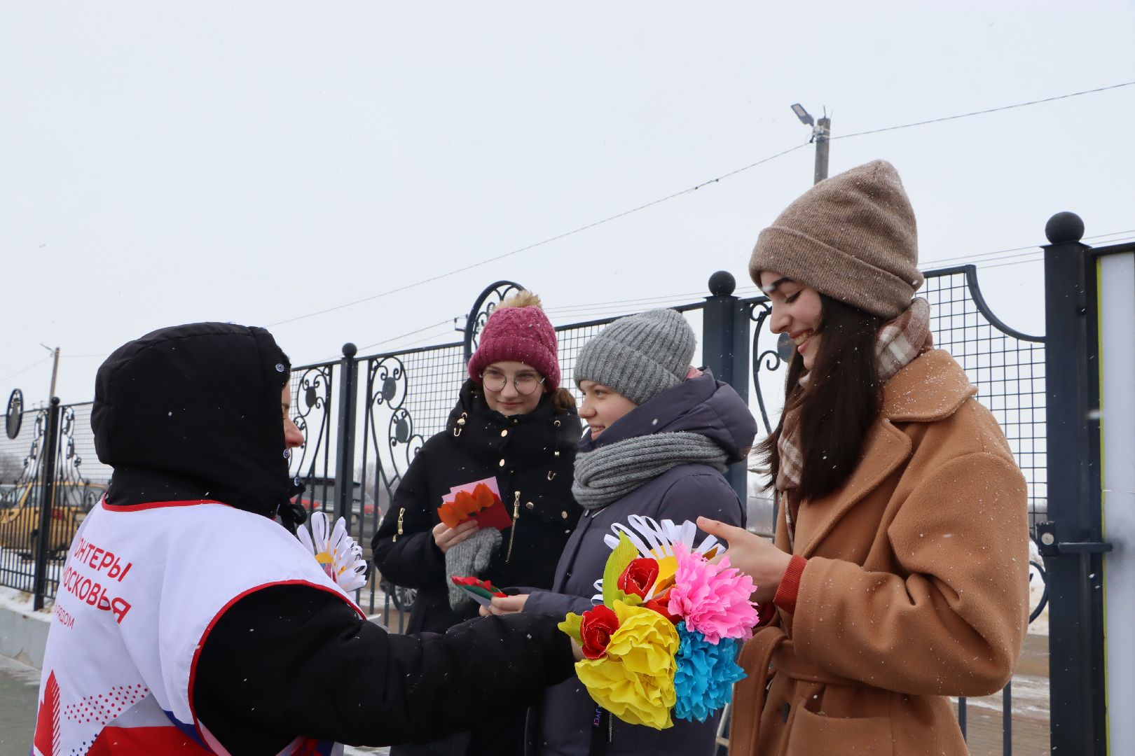 8 марта, парк Серебряный, Серебряыне Пруды, Международный женсий день, Весна цветы и комплименты,