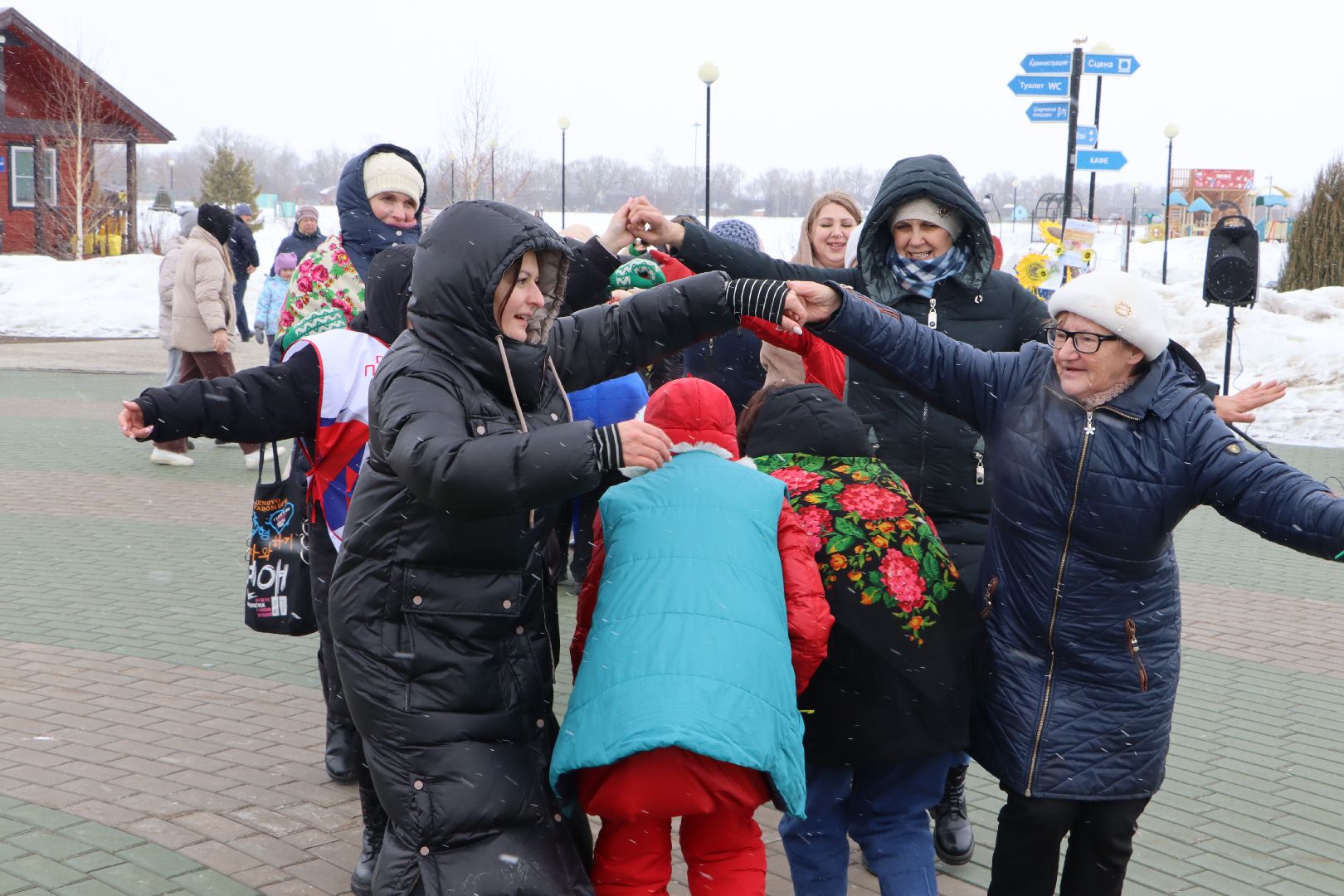 8 марта, парк Серебряный, Серебряыне Пруды, Международный женсий день, Весна цветы и комплименты,