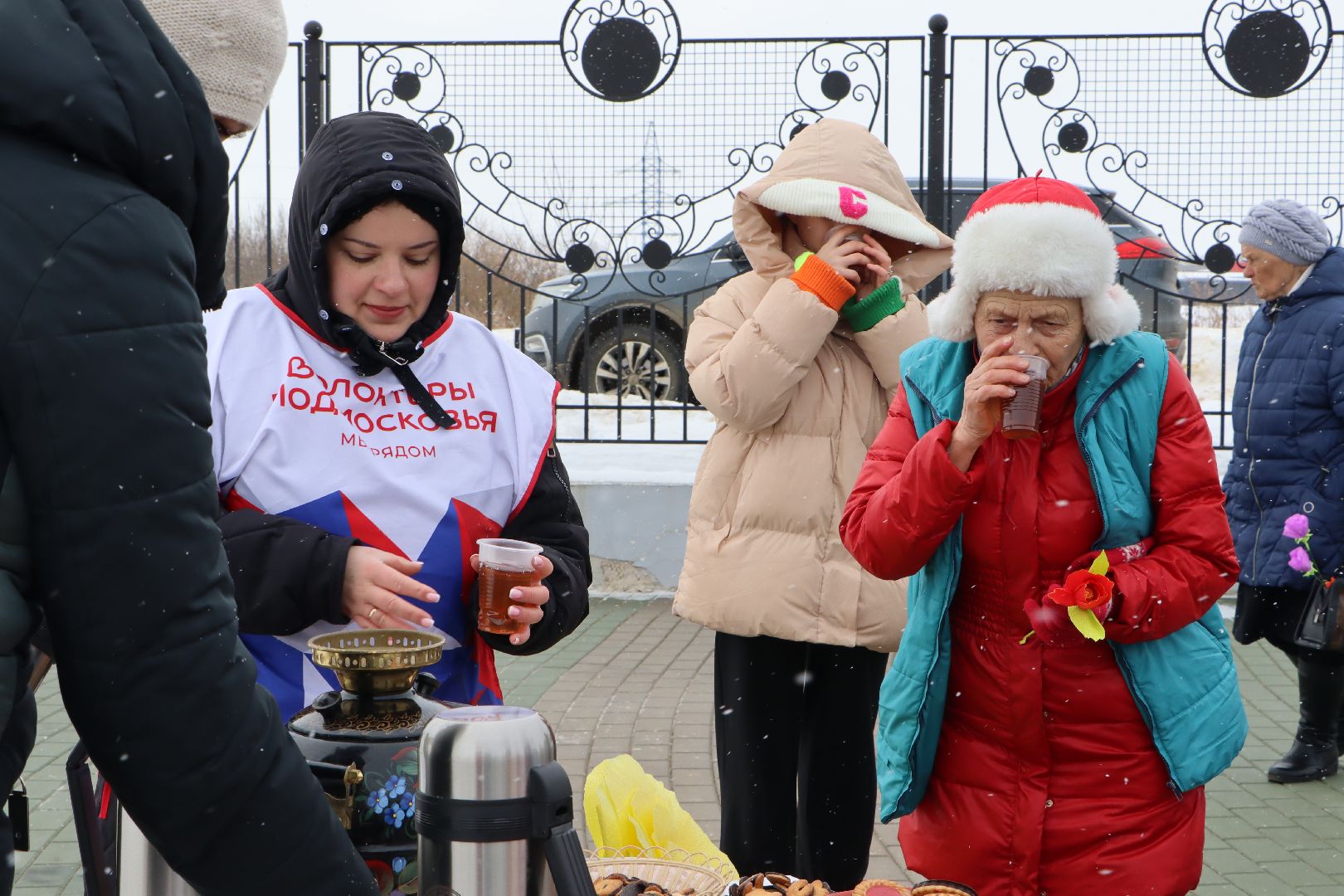 8 марта, парк Серебряный, Серебряыне Пруды, Международный женсий день, Весна цветы и комплименты,