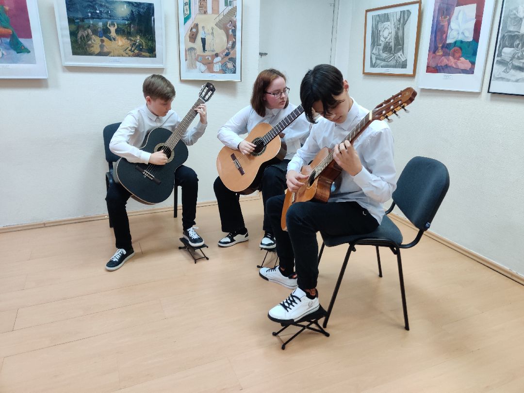 Красноармейск, дипломные рисунки, выставка, картинная галерея, детская школа искусств