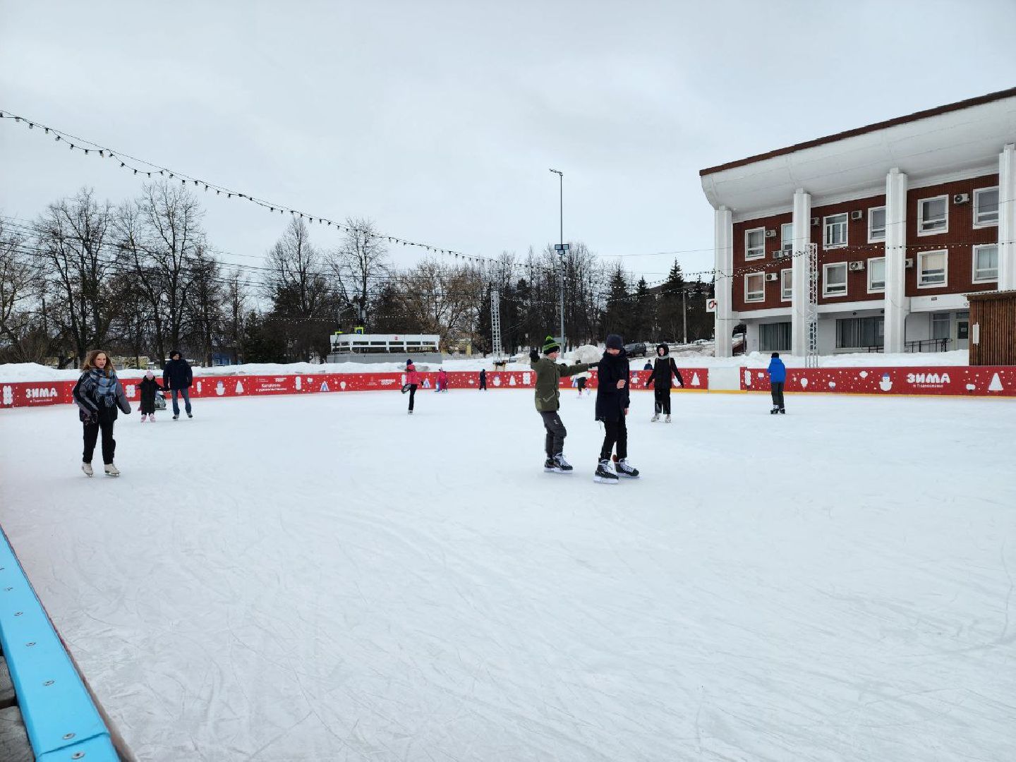 чехов, общество, каток, 8 марта, коньки,