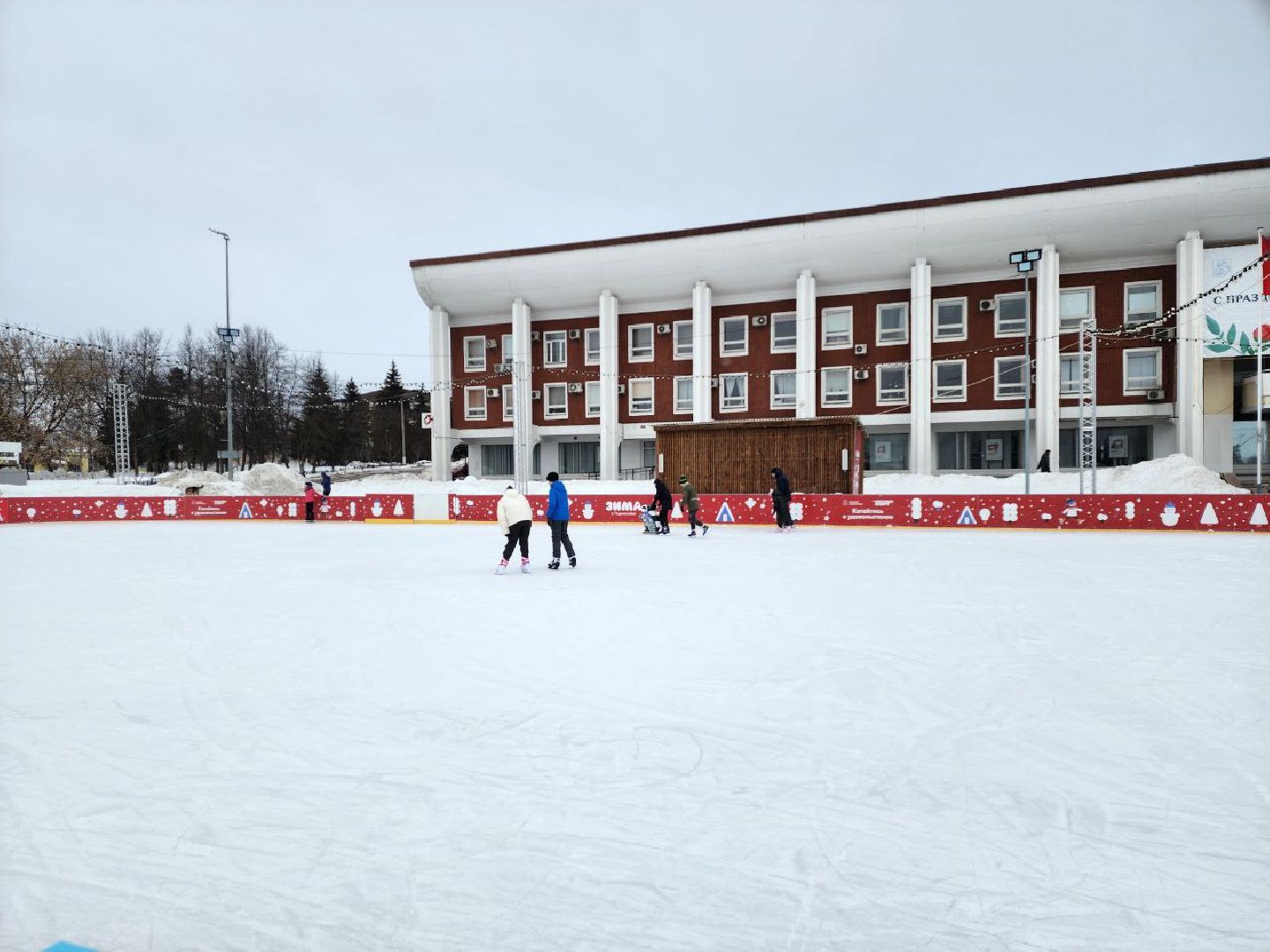 чехов, общество, каток, 8 марта, коньки,