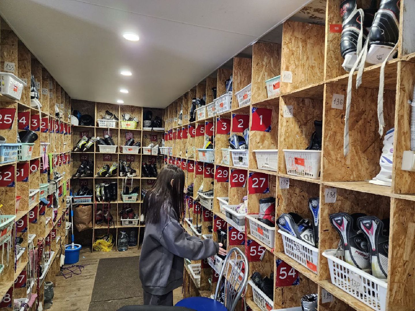 чехов, общество, каток, 8 марта, коньки,