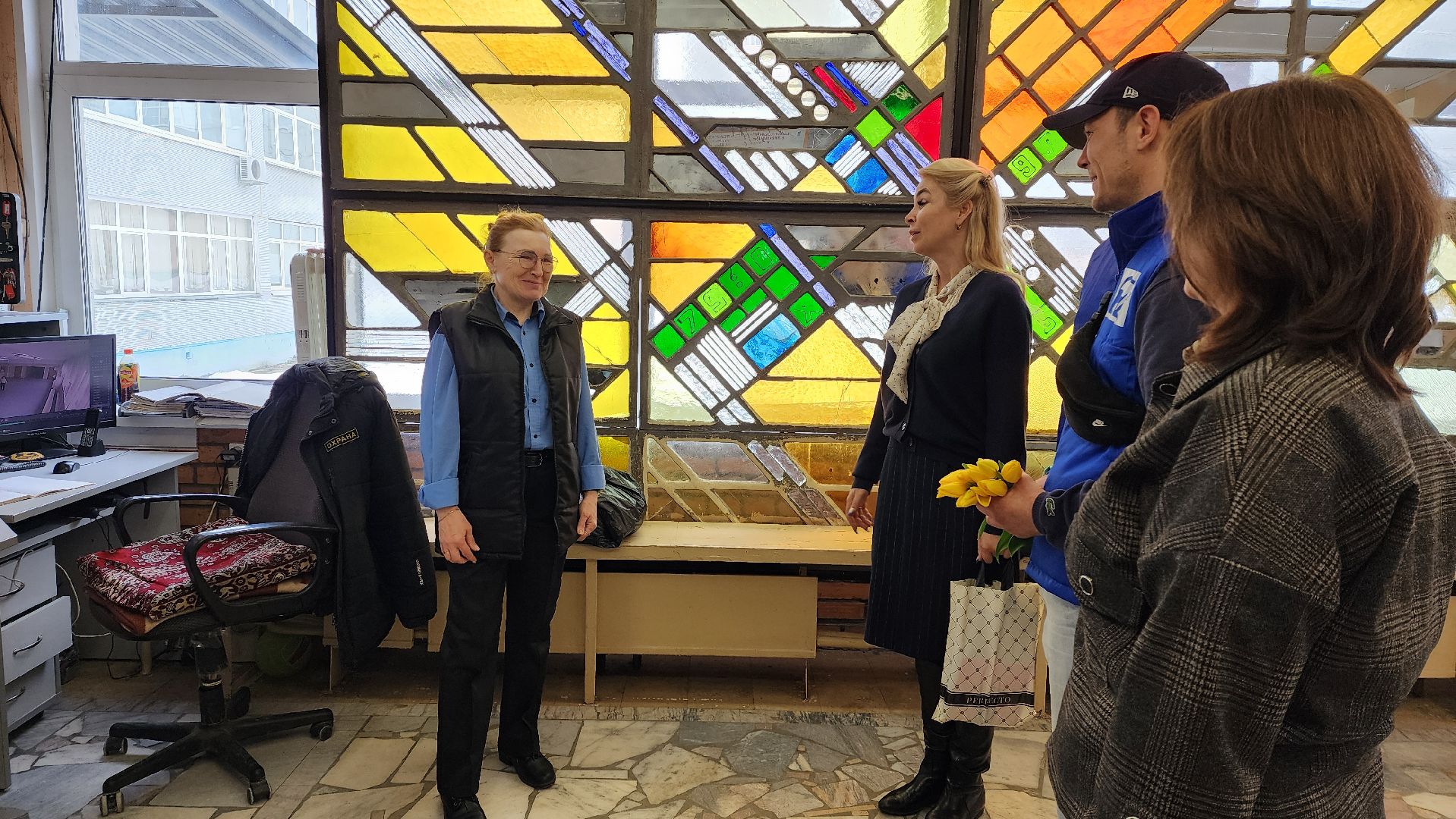 8 Марта, поздравление, люди разных профессий,