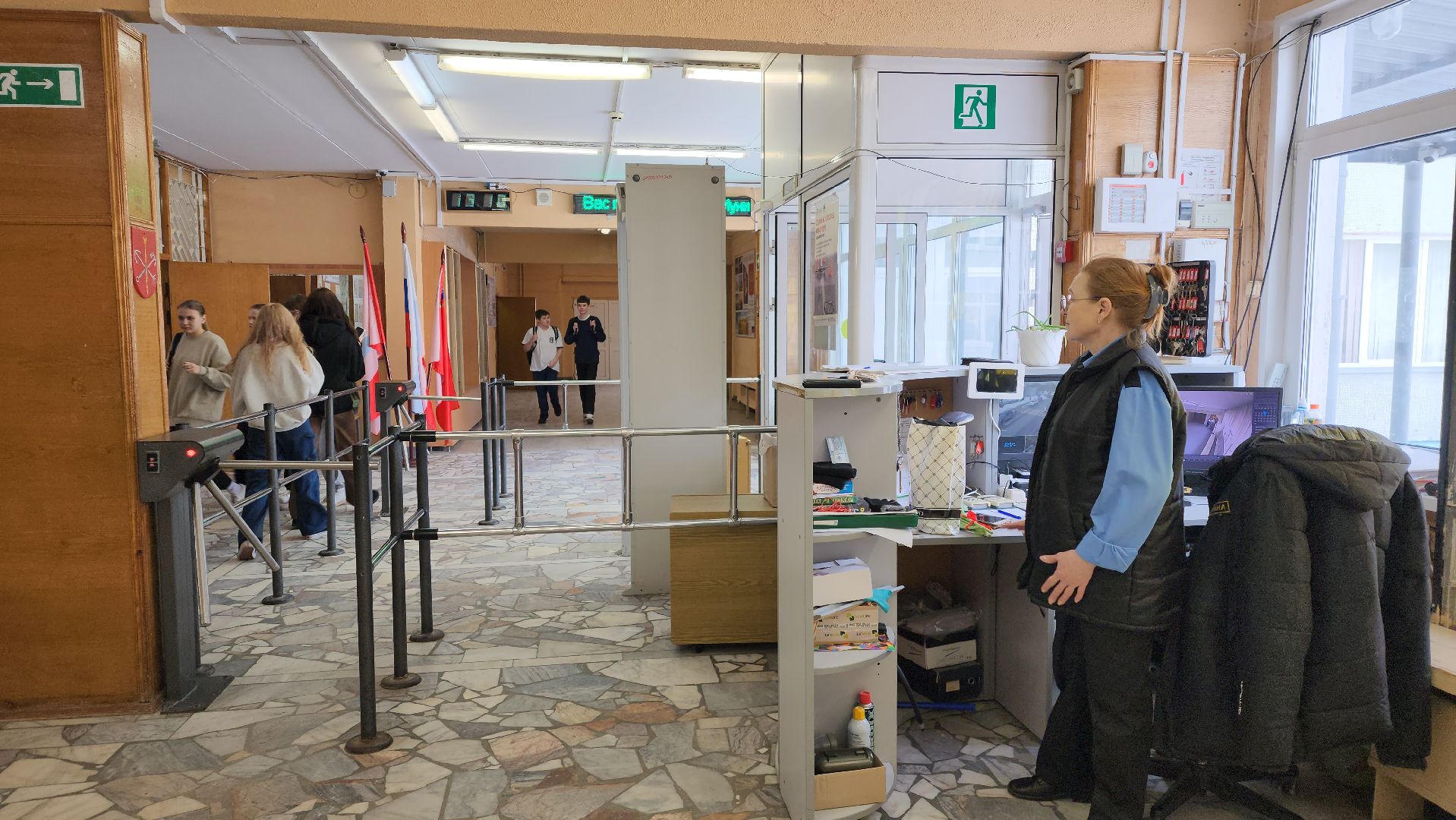 8 Марта, поздравление, люди разных профессий,