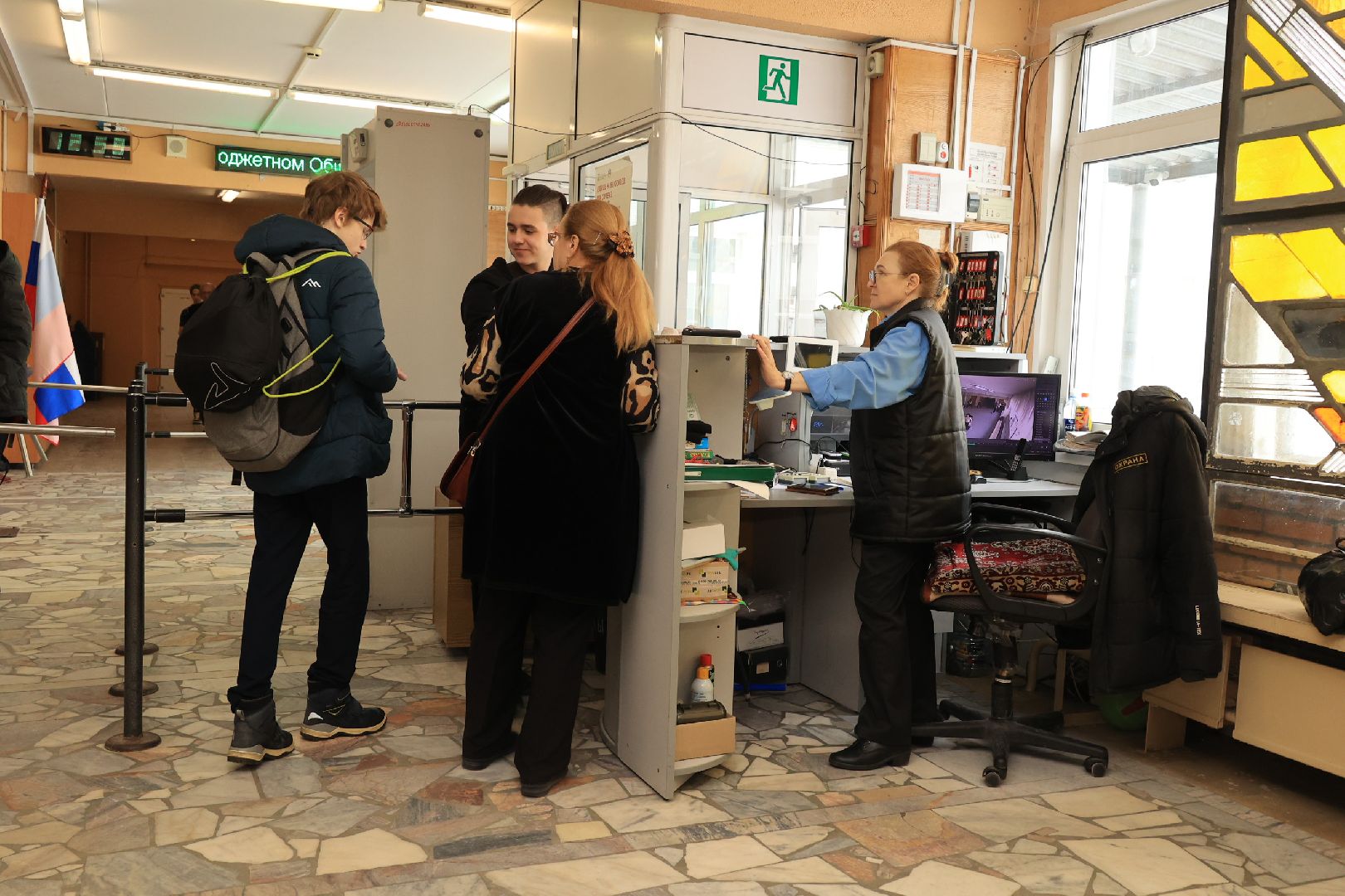 8 Марта, поздравление, люди разных профессий,