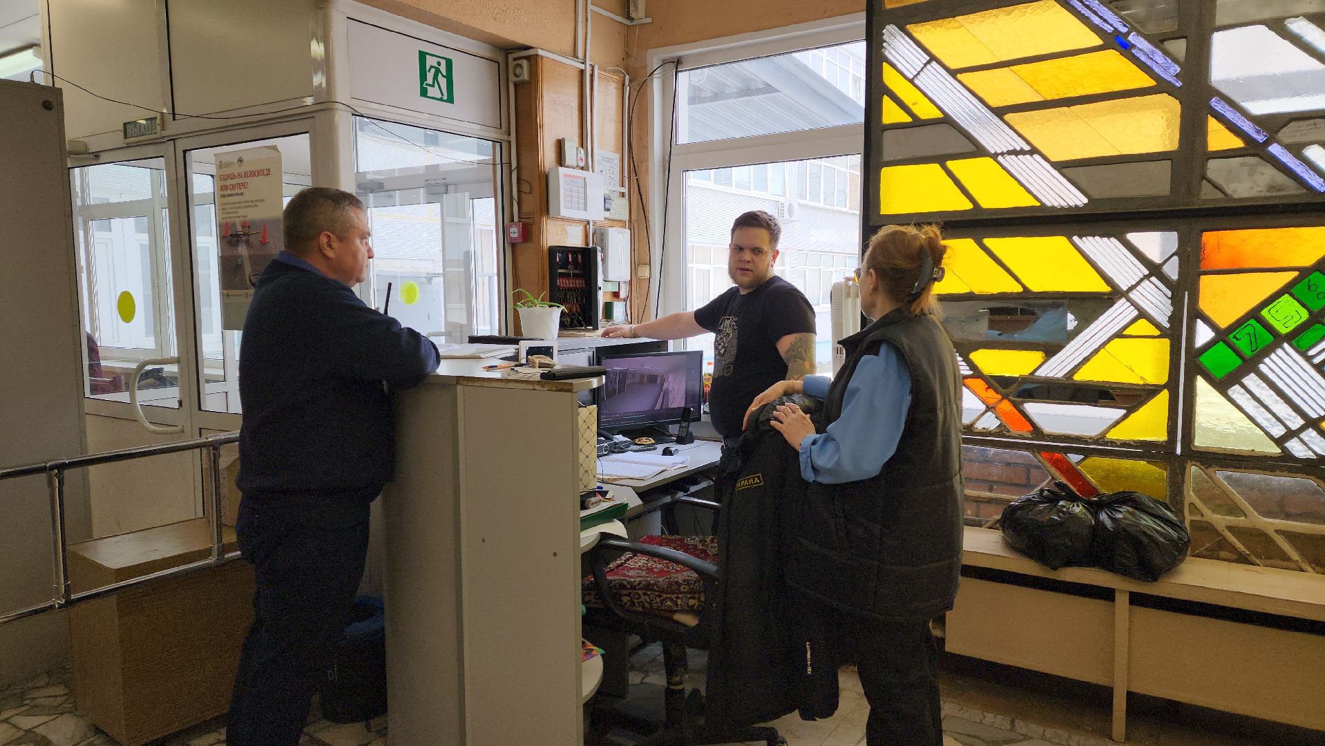 8 Марта, поздравление, люди разных профессий,