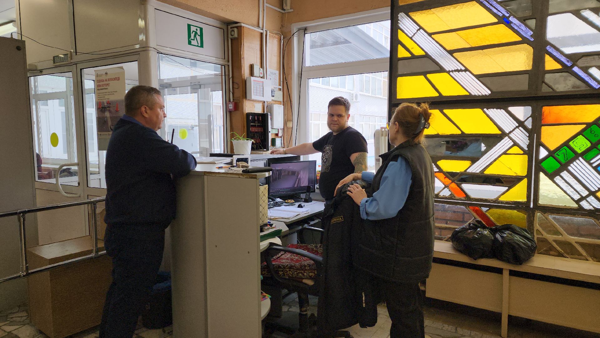 8 Марта, поздравление, люди разных профессий,