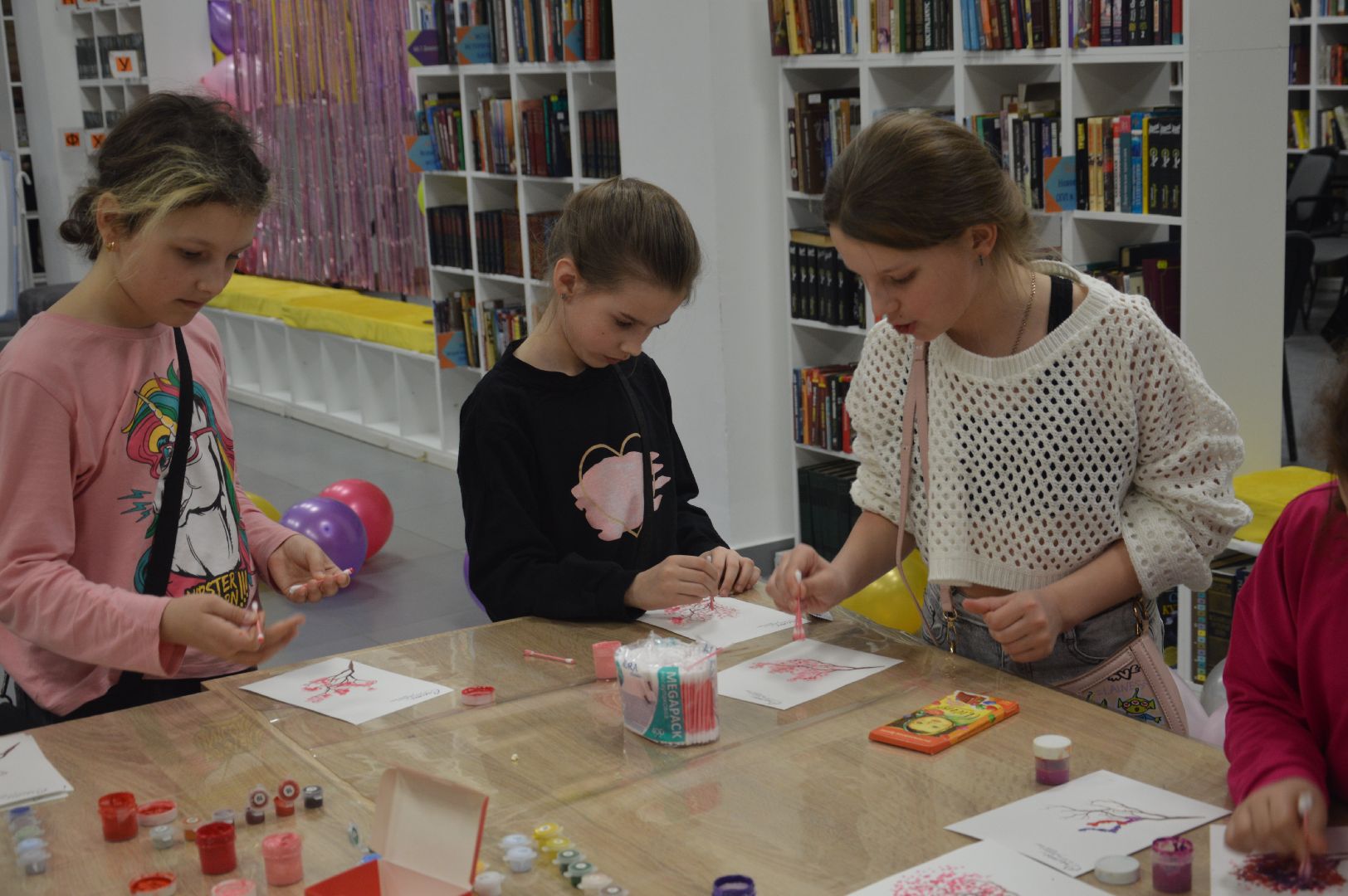 шатура, сакура, пуантилизм, мастер-класс по рисованию, культура, культура подмосковья, городской округ культура, творчество, библиотекарь,