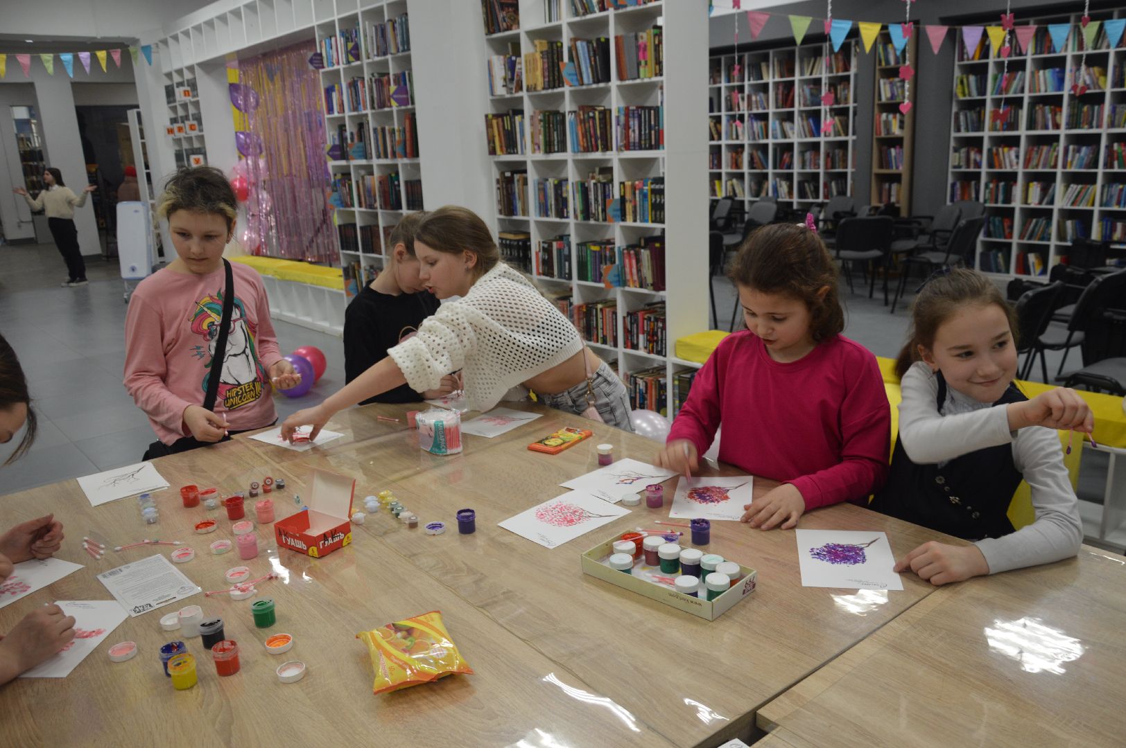 шатура, сакура, пуантилизм, мастер-класс по рисованию, культура, культура подмосковья, городской округ культура, творчество, библиотекарь,