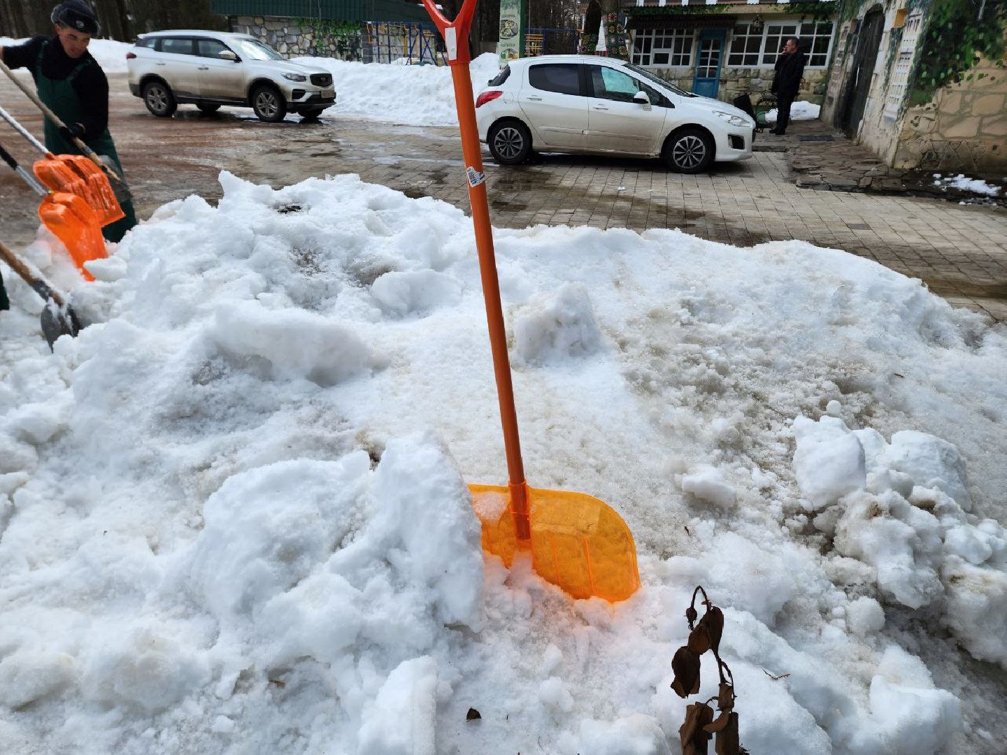 солнечногорск, уборка, снег и наледь, городской парк, расчистка снега,