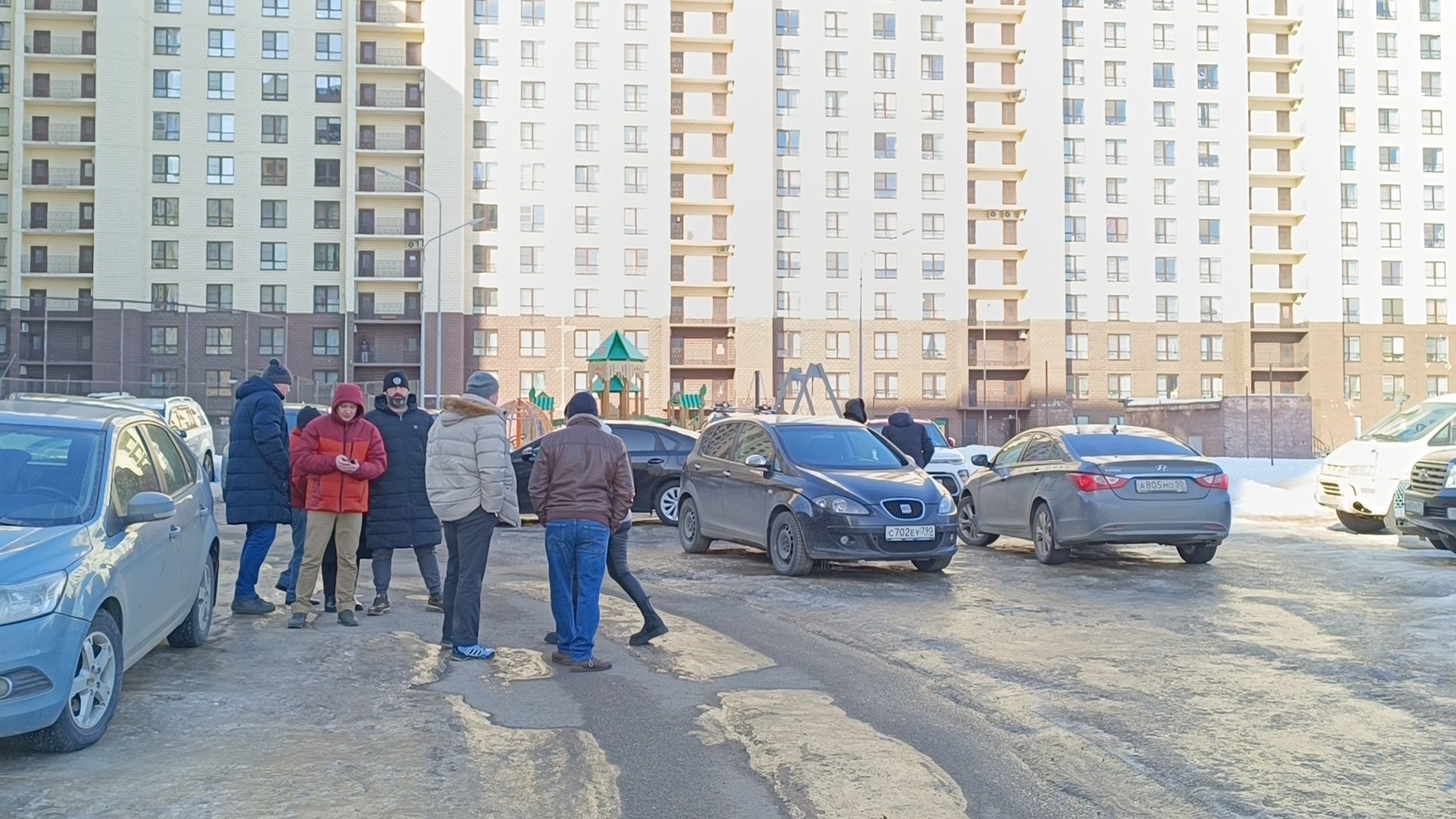 лобня, детская площадка, уборка льда,