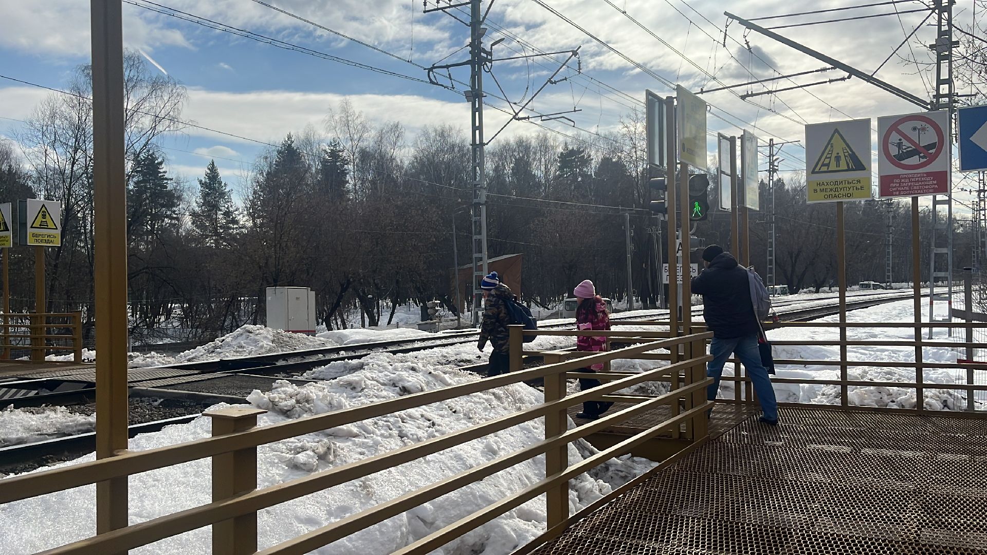 пешеходный переход, пешеходы, переход через пути,