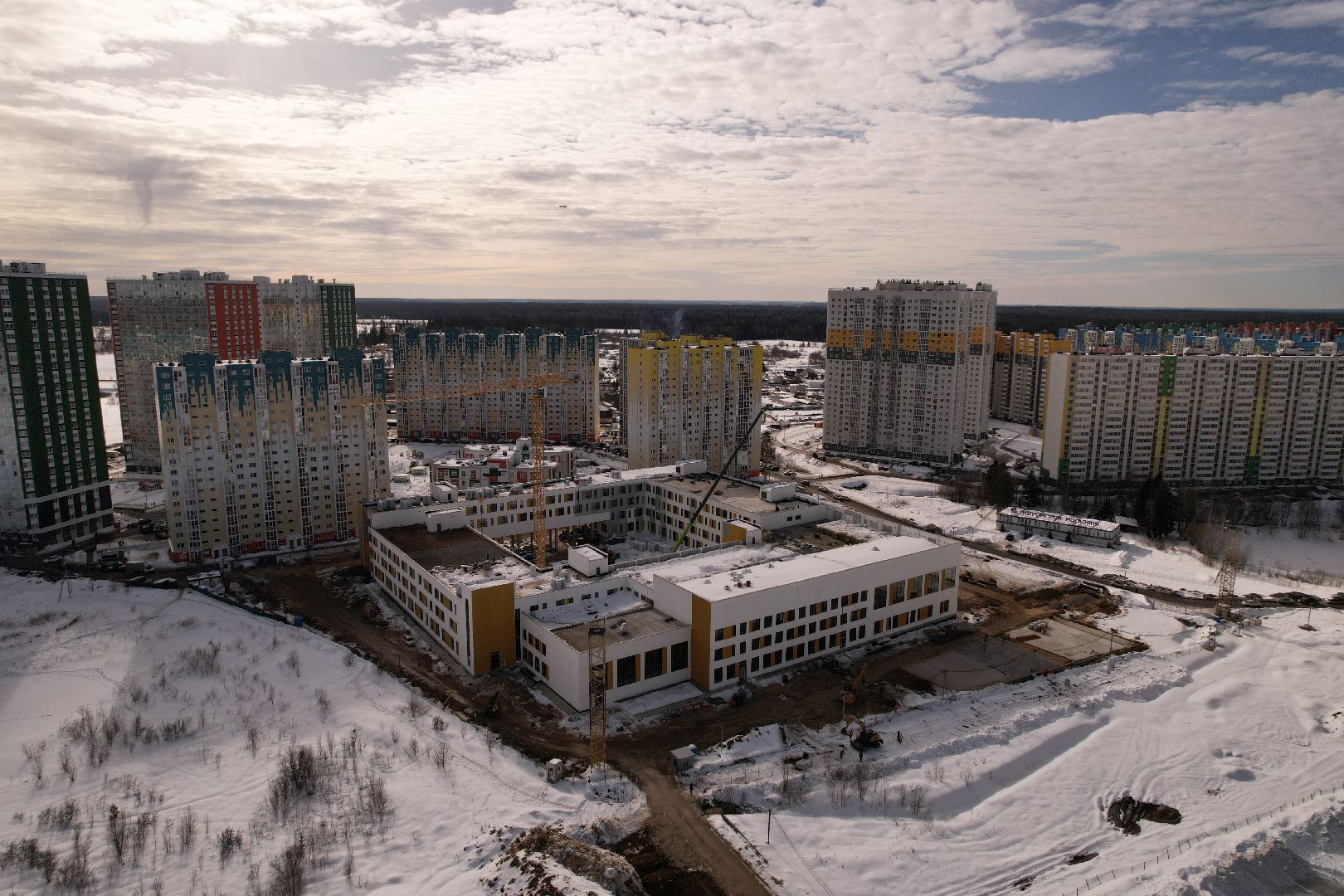 видео с коптера, школа, голубое,