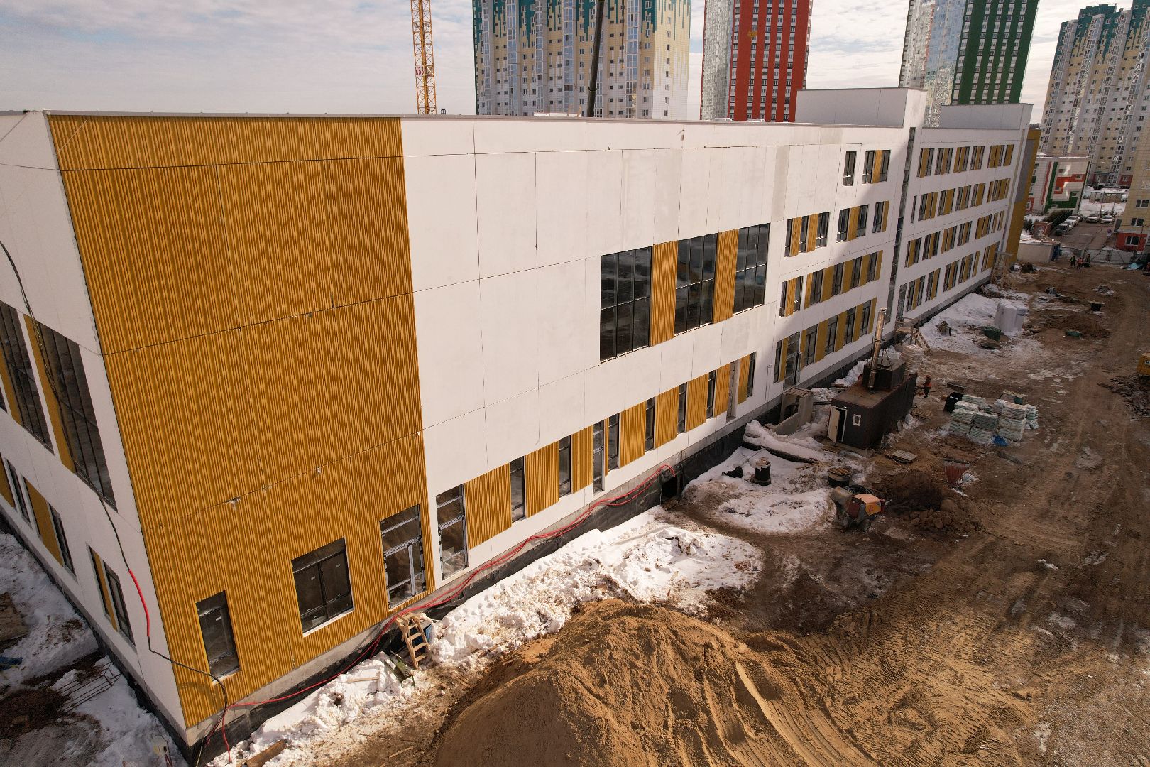 видео с коптера, школа, голубое,