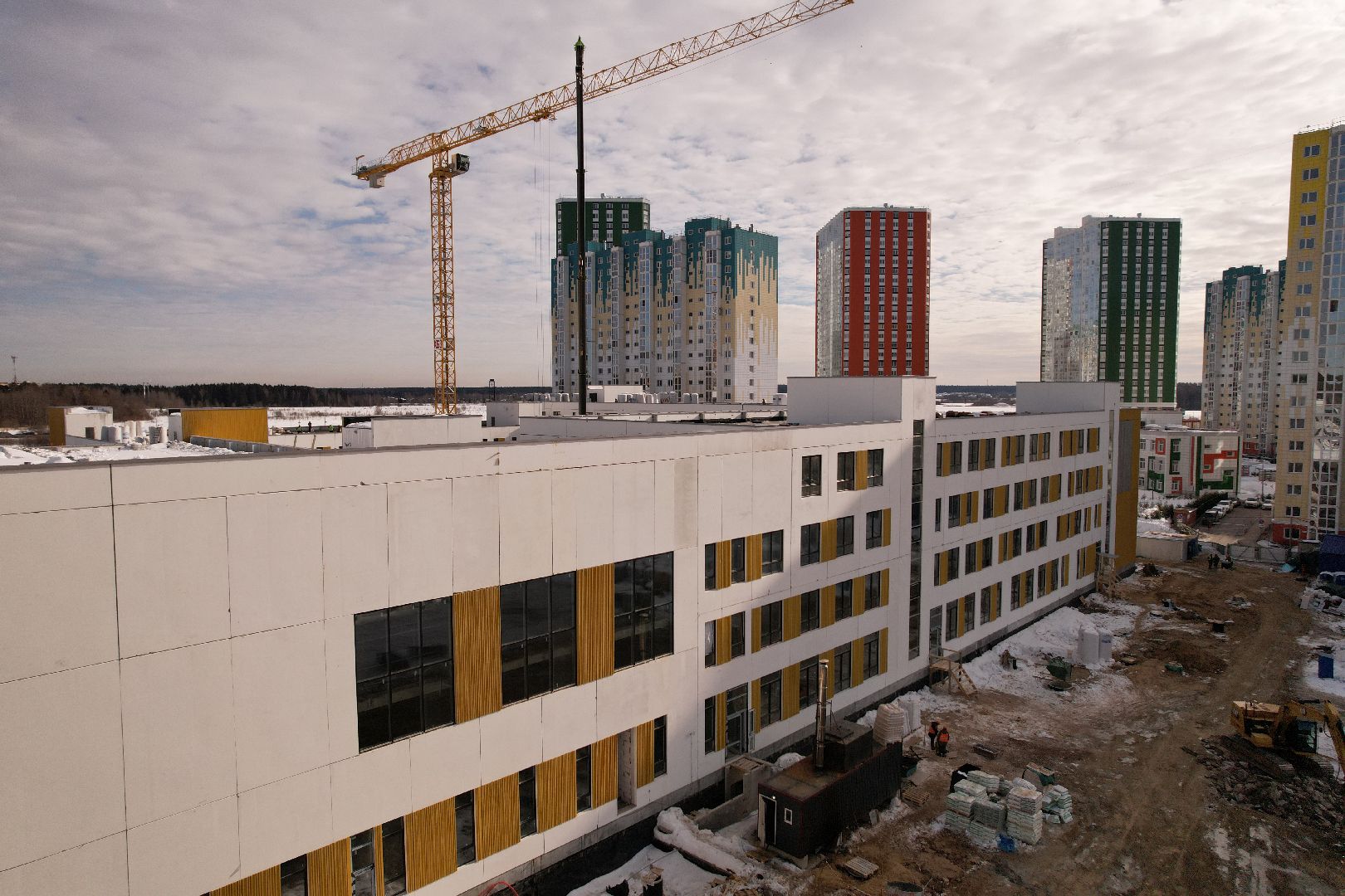 видео с коптера, школа, голубое,