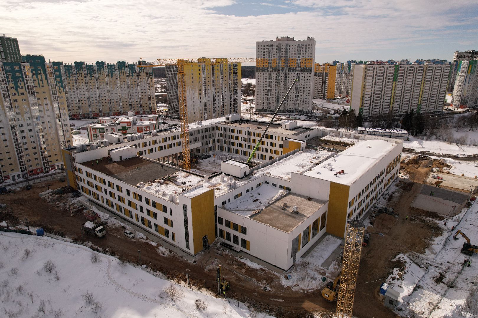 видео с коптера, школа, голубое,