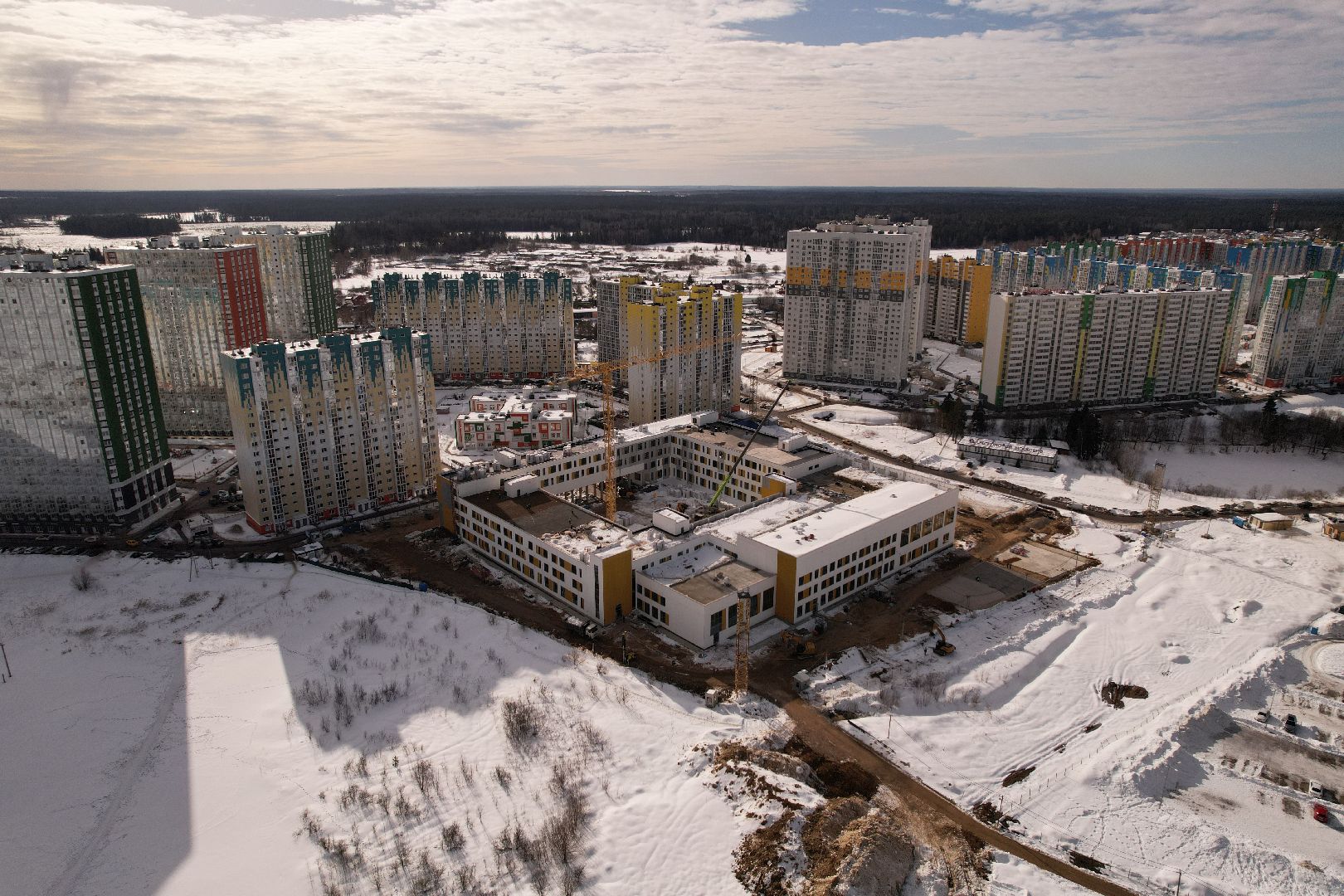 видео с коптера, школа, голубое,