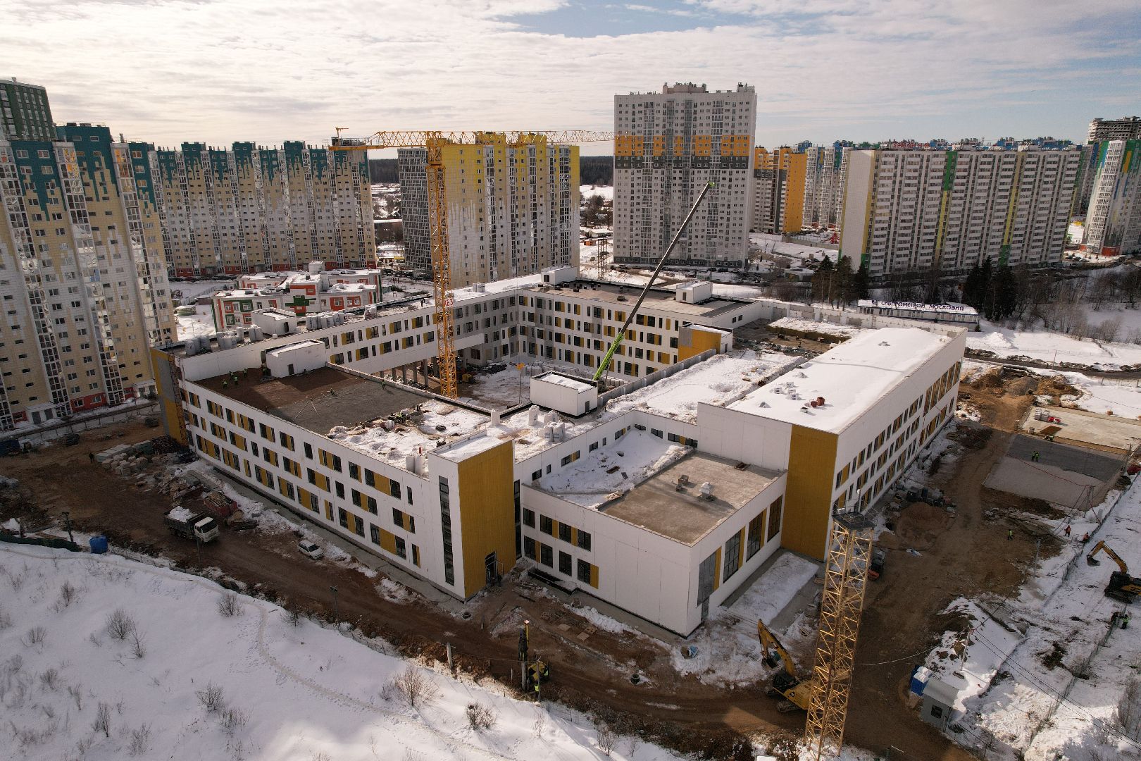 видео с коптера, школа, голубое,