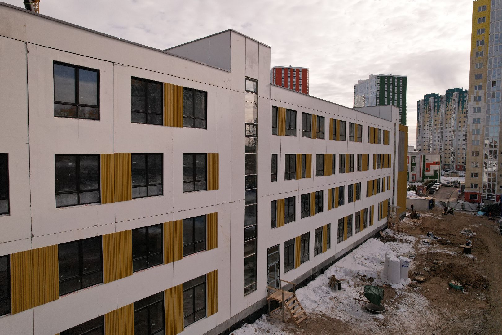 видео с коптера, школа, голубое,