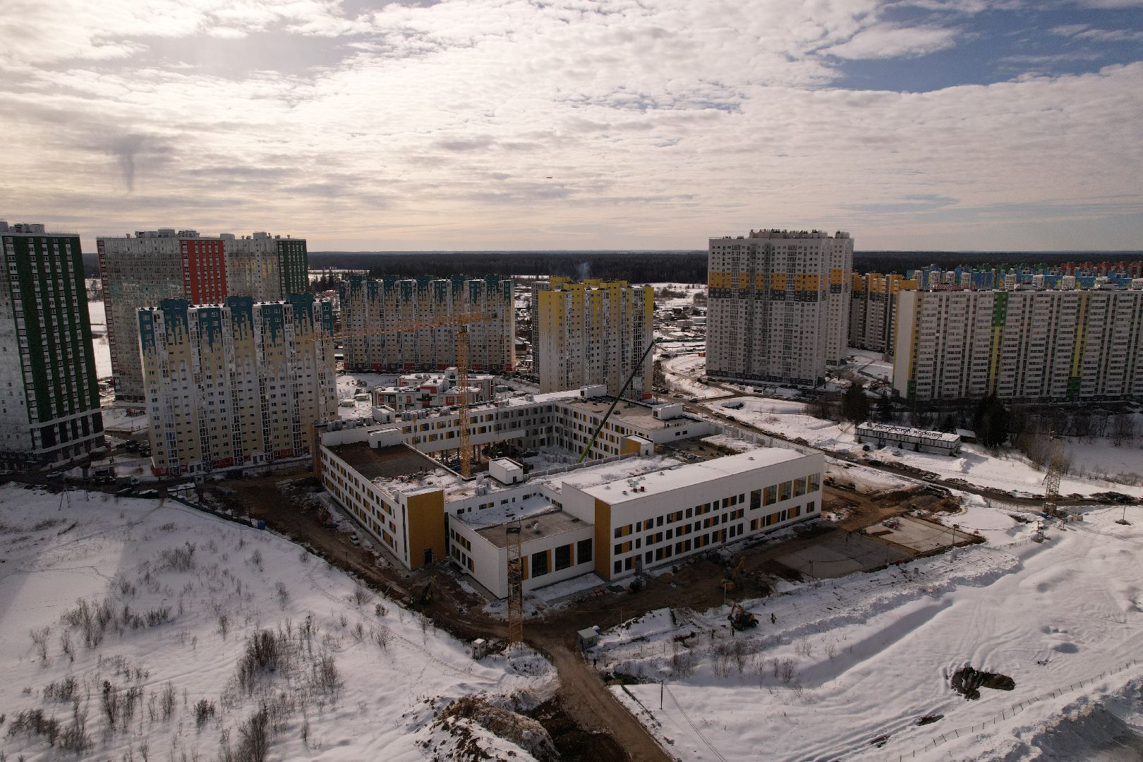 видео с коптера, школа, голубое,