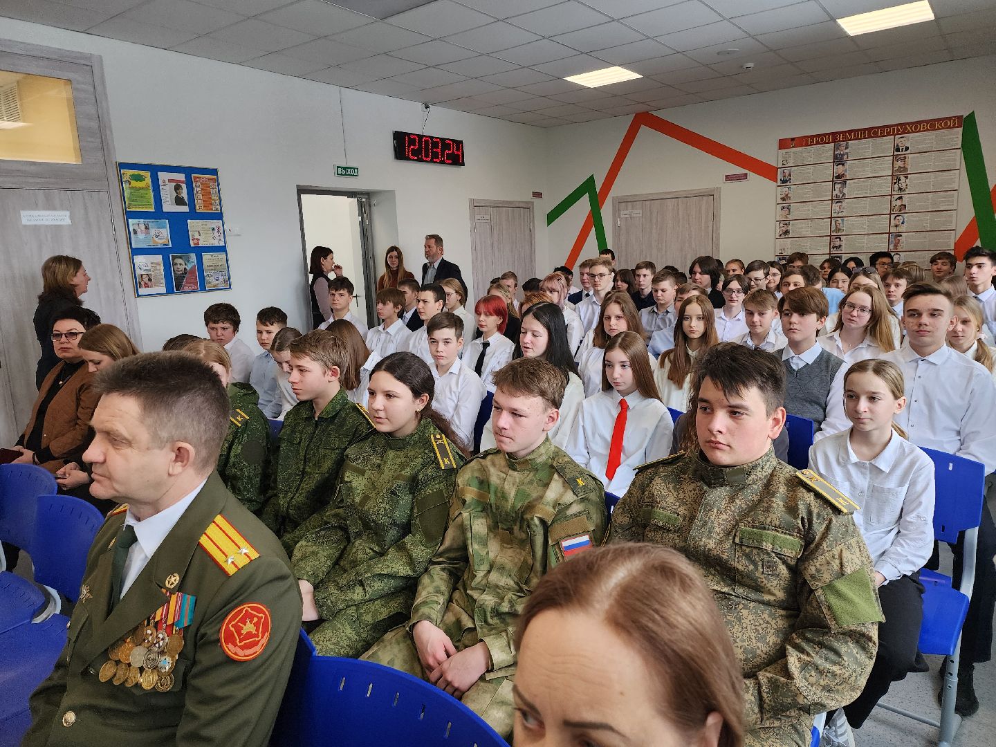 серпухов, подмосковье, парта героя, школа 13, герой сво, специальная операция, специальная военная операция, сво,