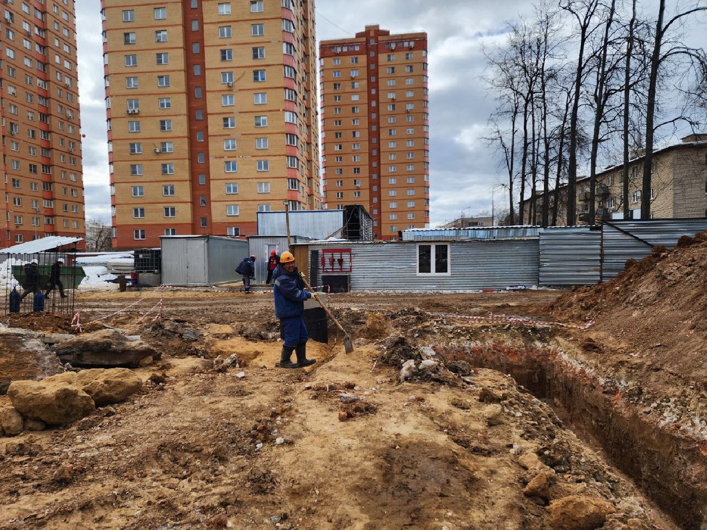 чехов, строительство, пристройка к школе, котлован, администрация, школа,