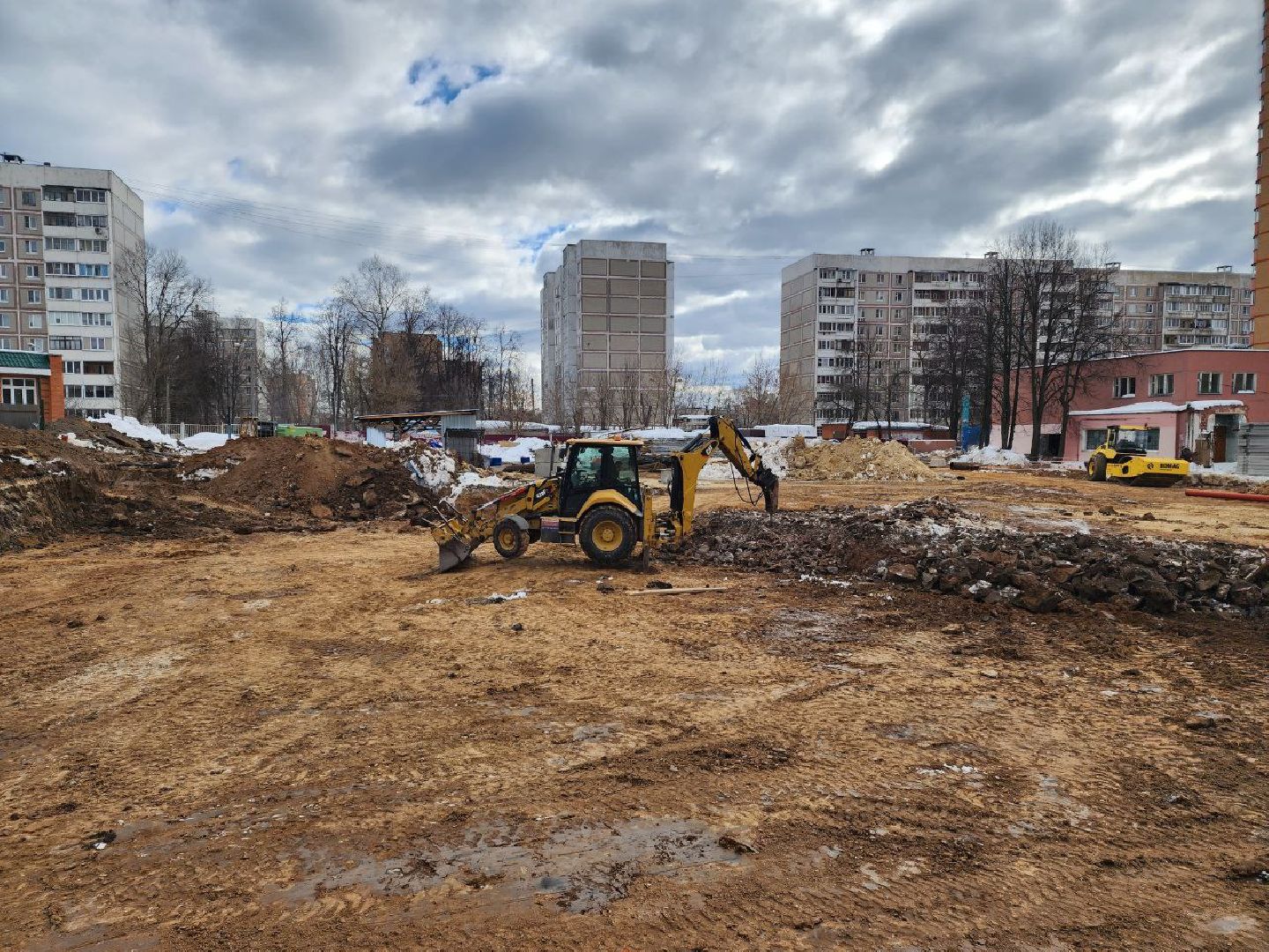 чехов, строительство, пристройка к школе, котлован, администрация, школа,