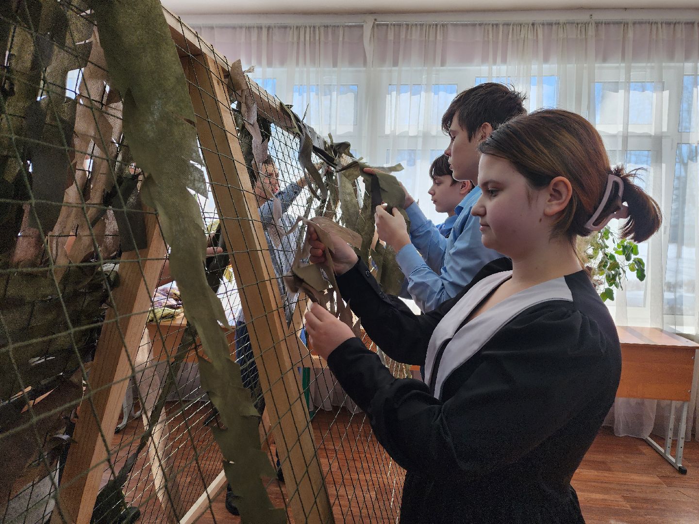 воскресенск, неделя добрых дел, доброе дело, помощь бойцам сво, маскировочные сети, окопные свечи,