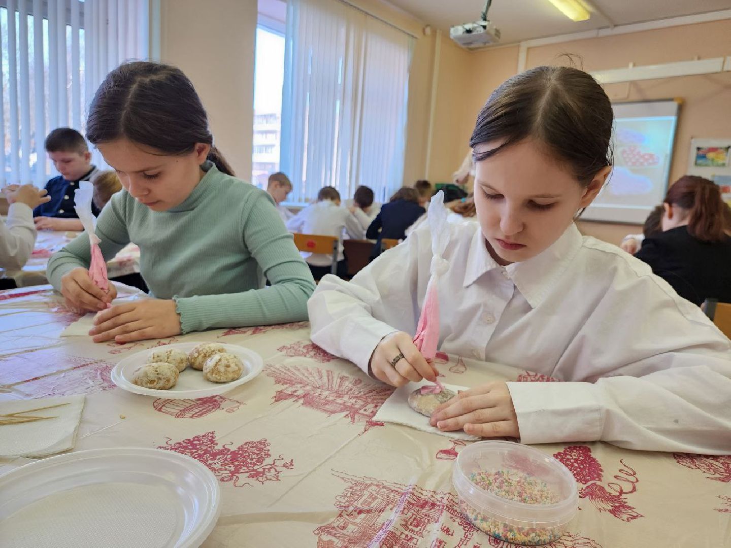 можайск, можайский городской округ, подмосковье, неделя добрых дел, спецоперация, военнослужащие, школьники, письмо солдату, маскировочные сети, пряники, добрые дела,