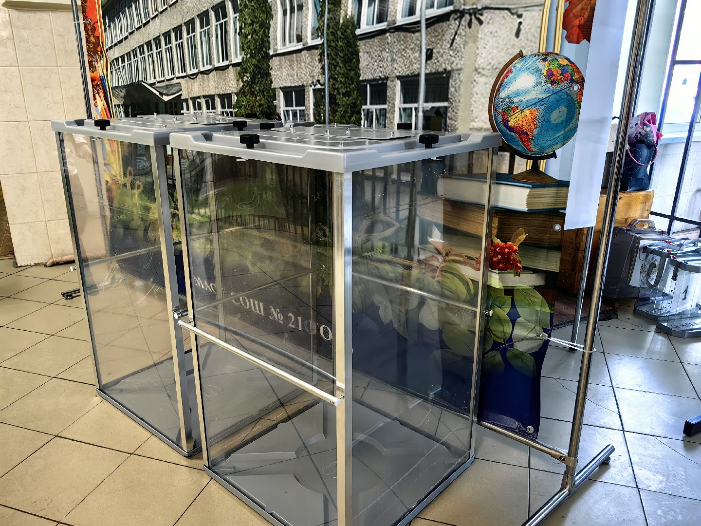 избирательные участки, комиссия, бюллетени, урны, кабинки, выборы,