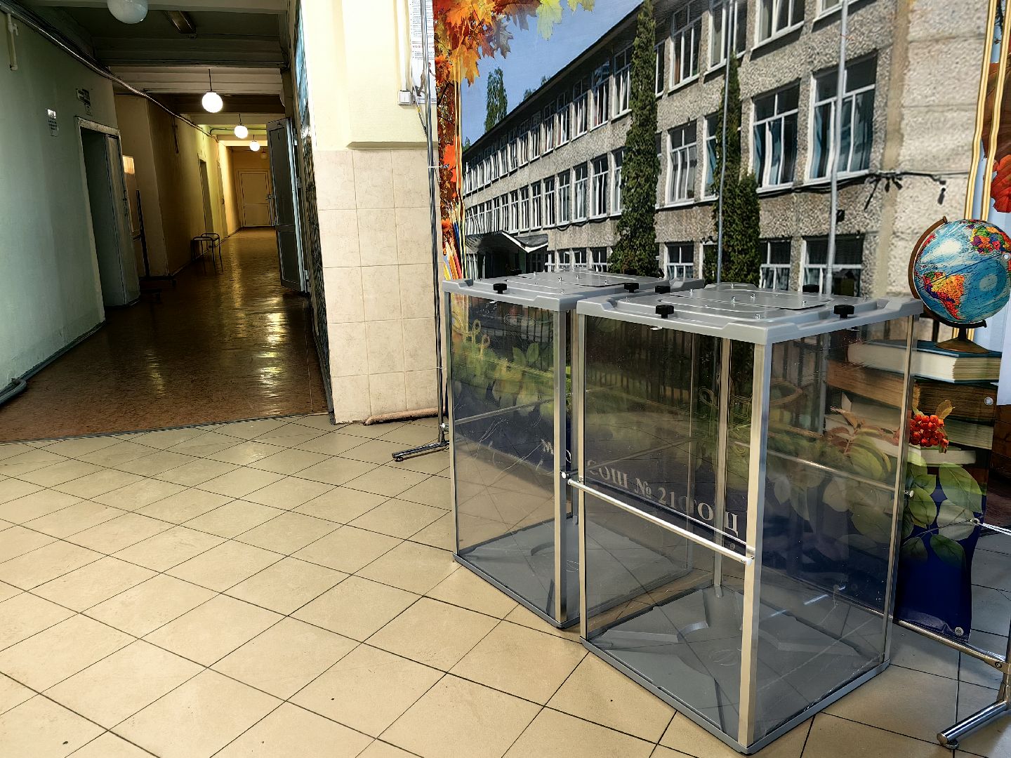 избирательные участки, комиссия, бюллетени, урны, кабинки, выборы,