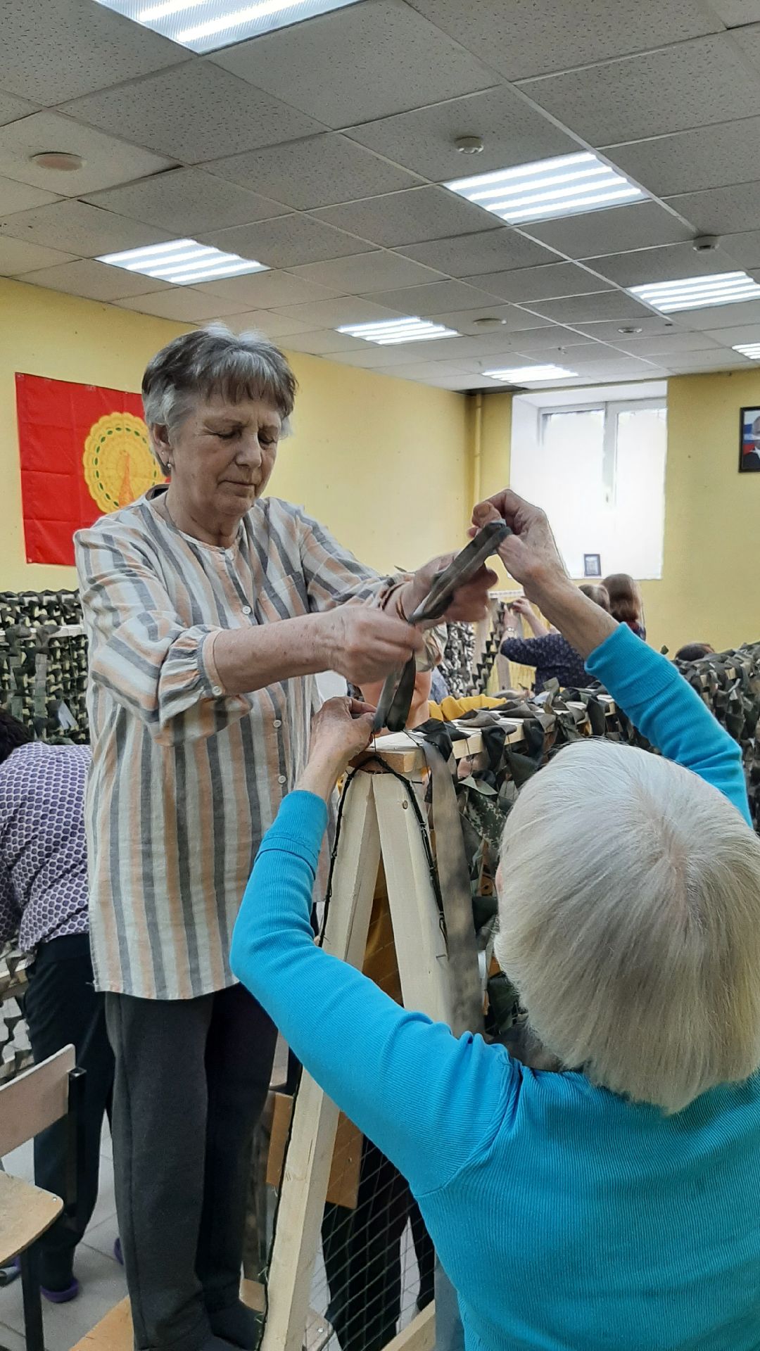 волонтеры, помощь людям,