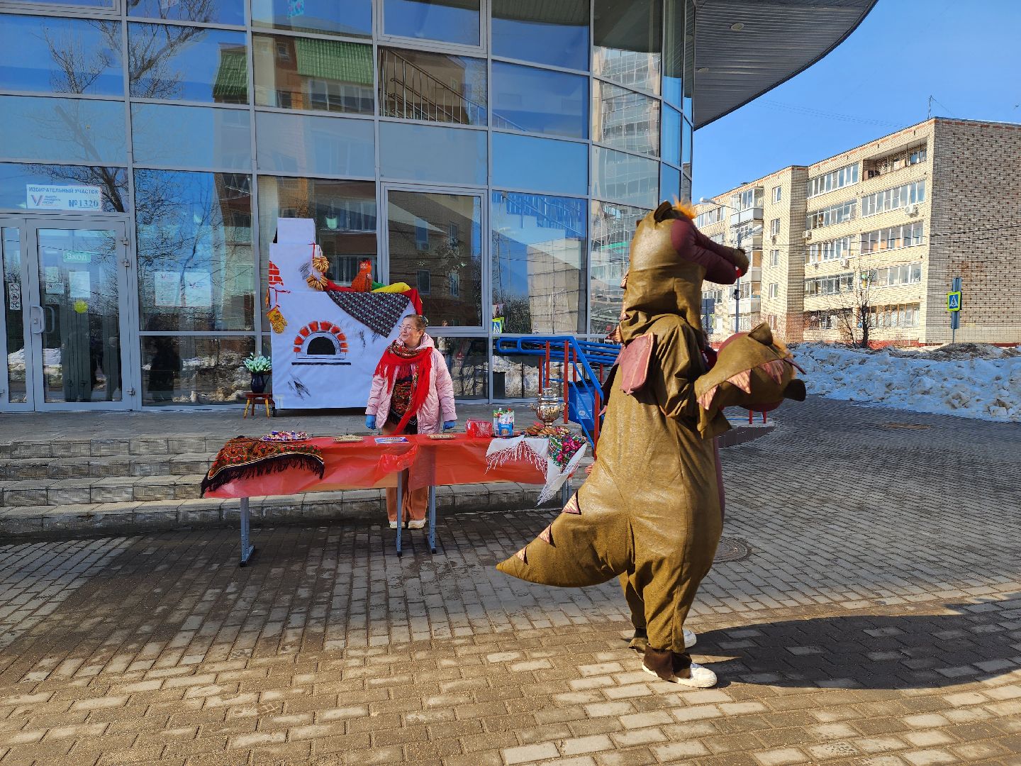 Ростовая кукла, Выборы, избирательный участок,