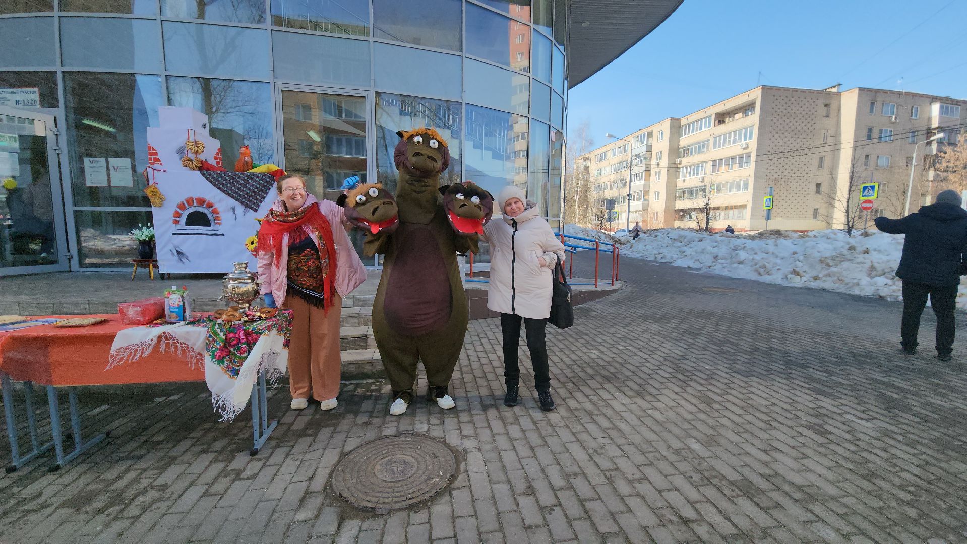 Ростовая кукла, Выборы, избирательный участок,