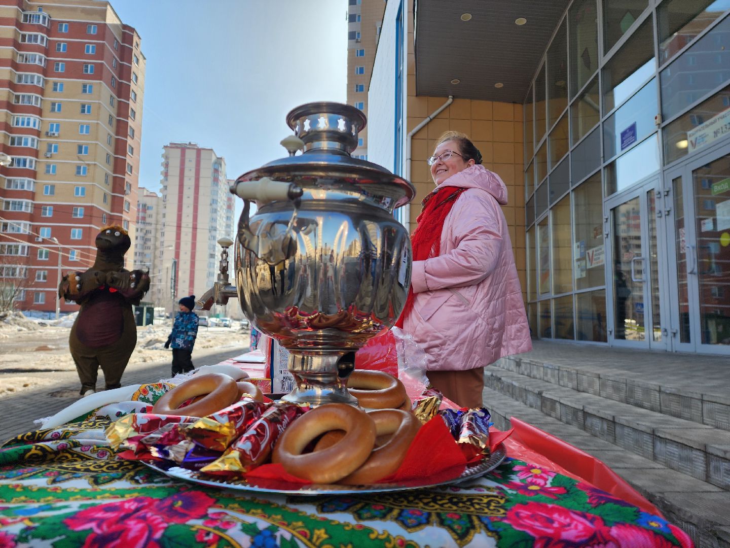 Ростовая кукла, Выборы, избирательный участок,