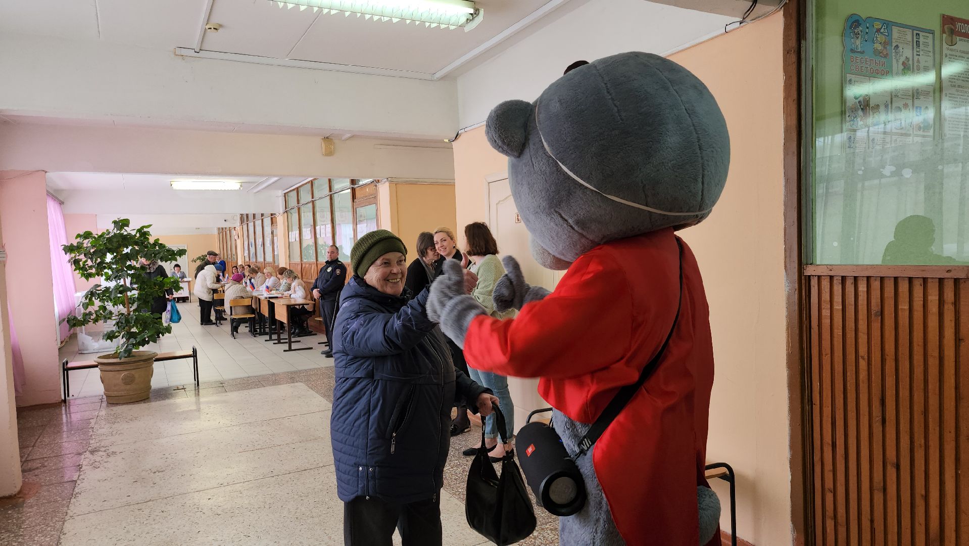серпухов, подмосковье, выборы 2024, медведь на выборах,