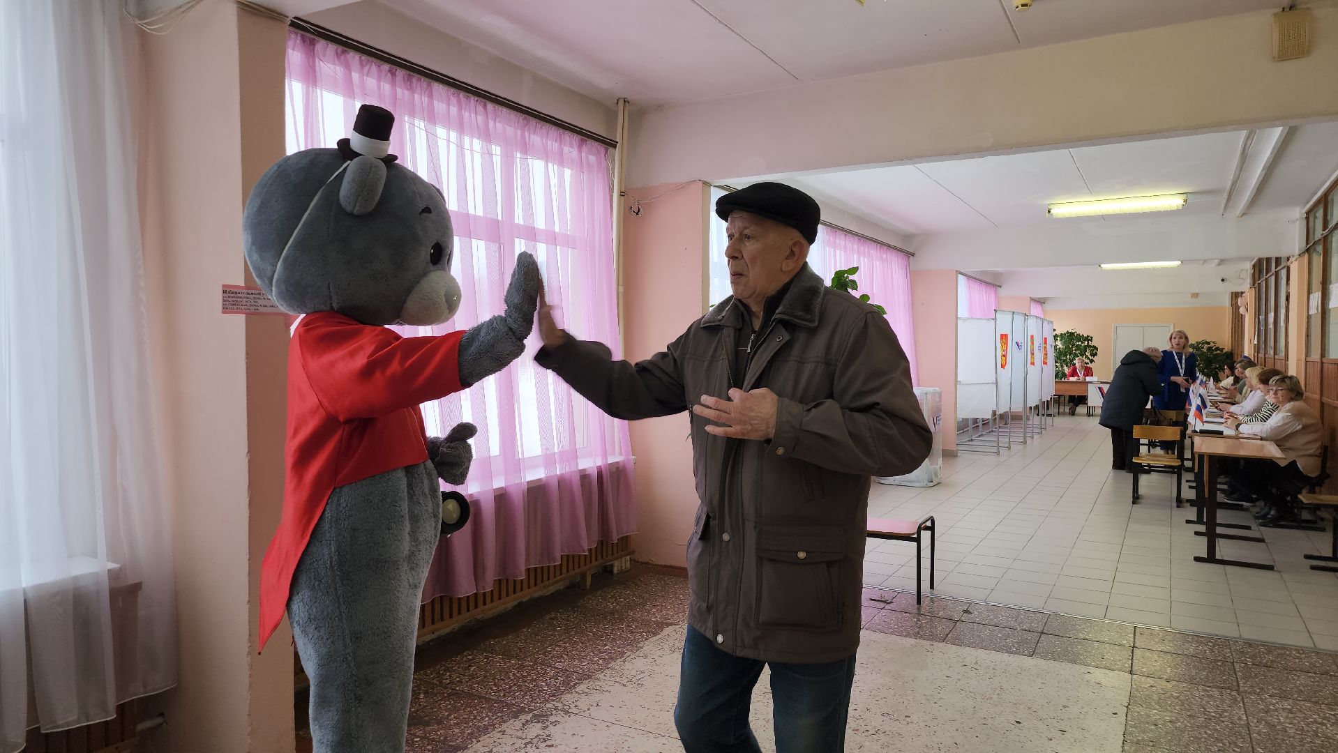 серпухов, подмосковье, выборы 2024, медведь на выборах,