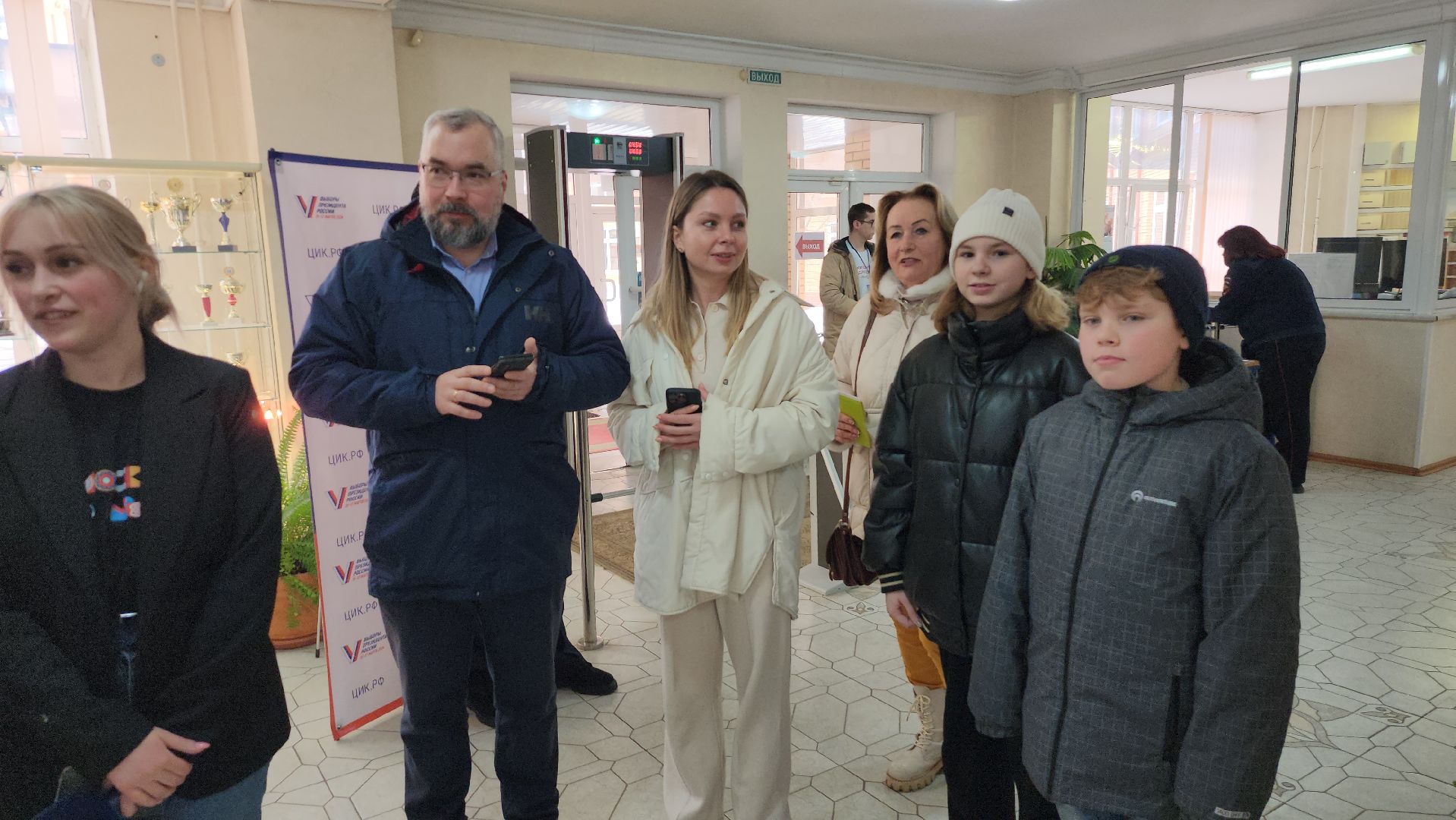 серпухов, выборы, школа 12, УИК, год семьи, пушкины, улица пушкина, выборы 2024, выборы президента, выборы президента 2024, выборы президента россии,